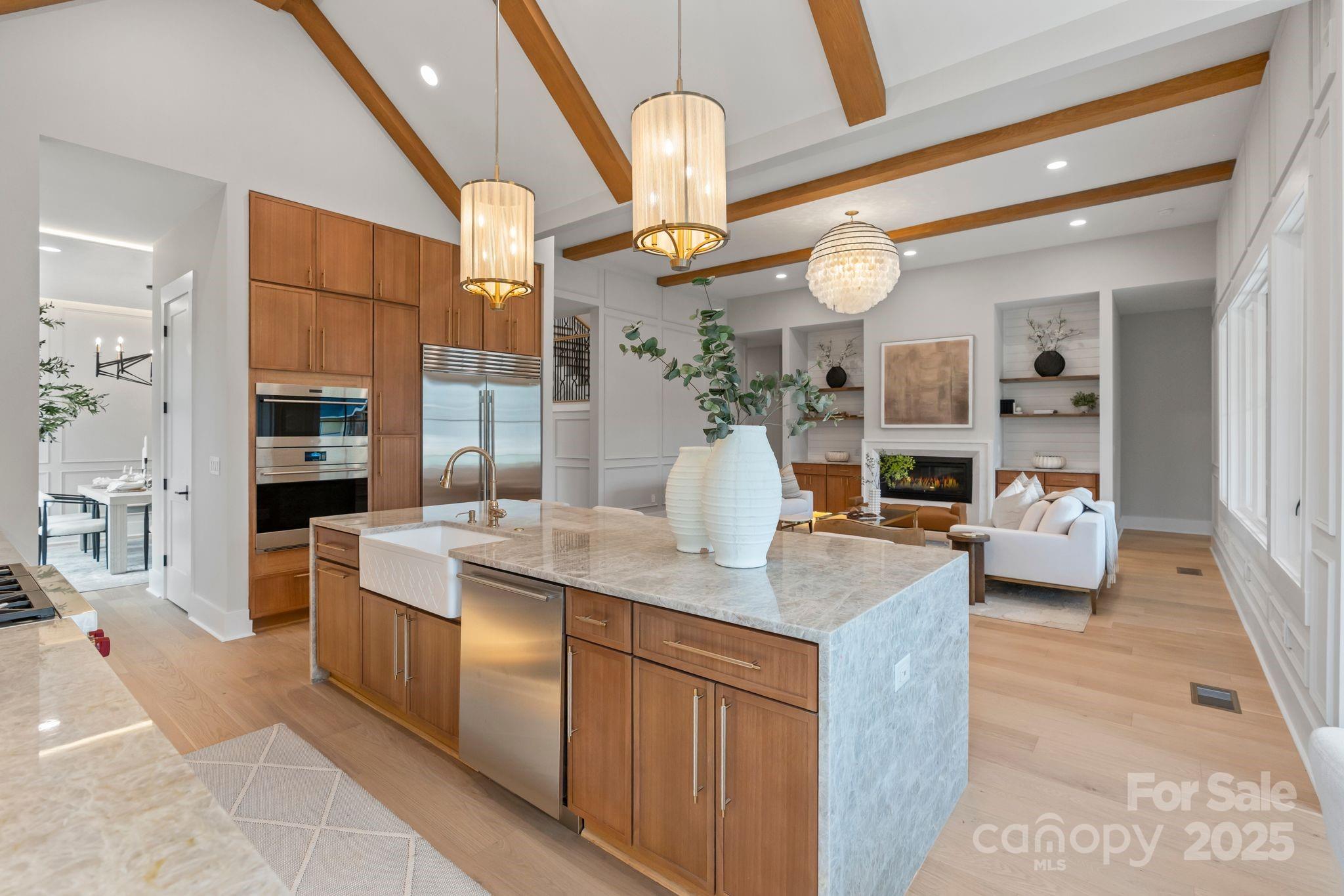 407 Crepe Myrtle Lane