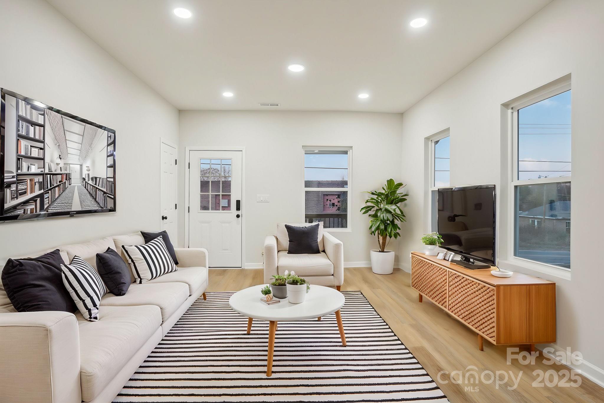 1423 Roseland Drive