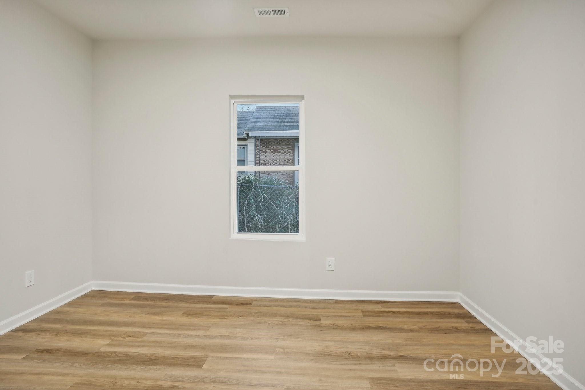 1423 Roseland Drive