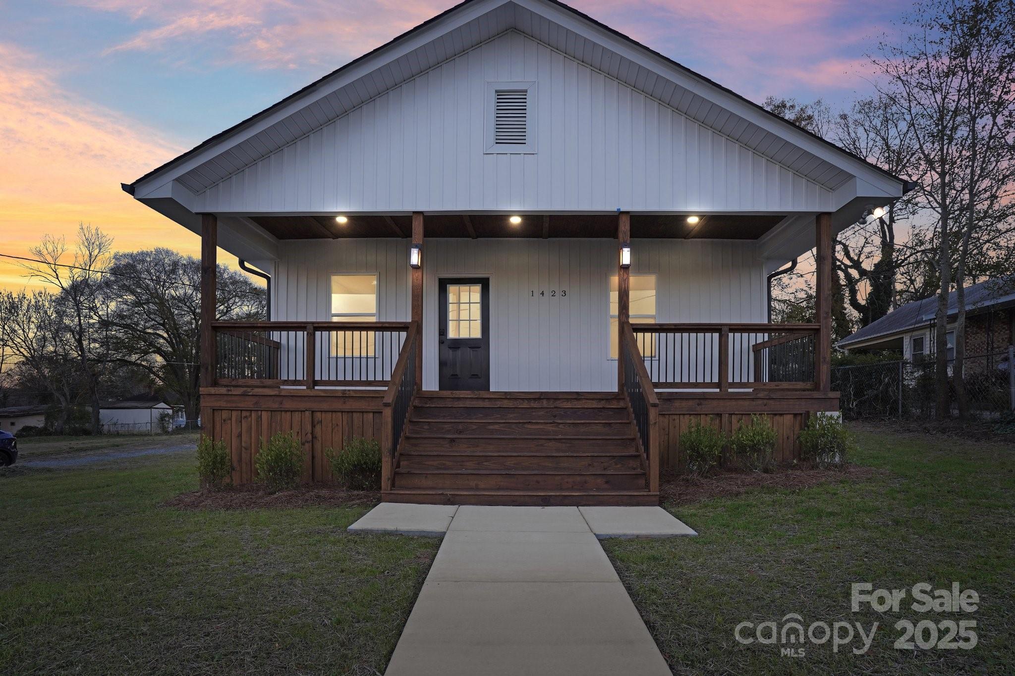 1423 Roseland Drive