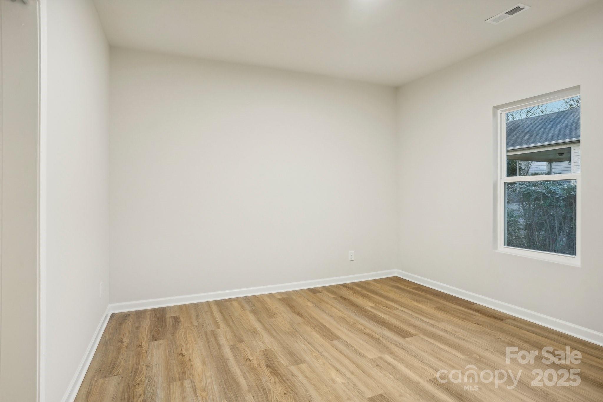 1423 Roseland Drive