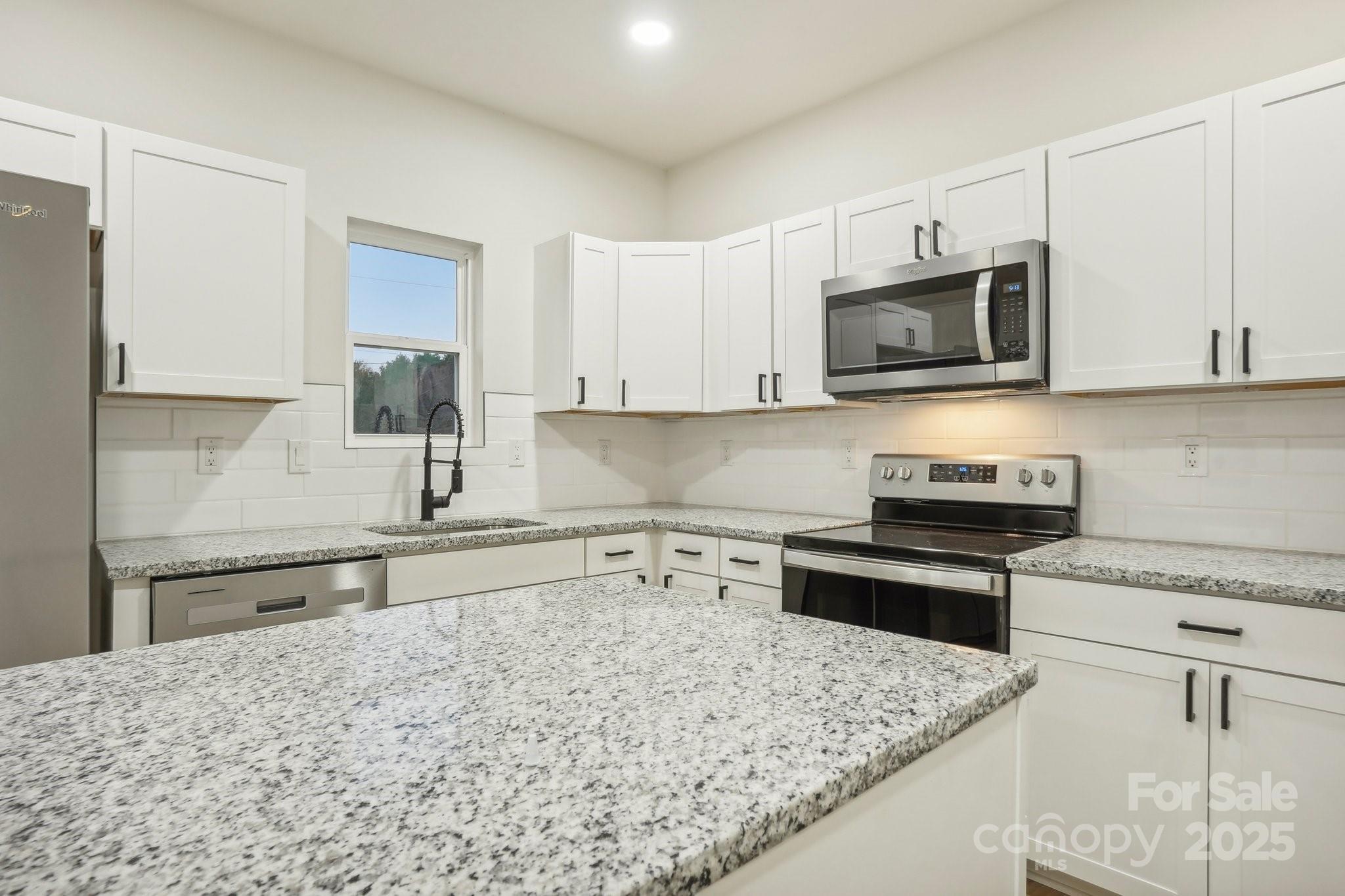 1423 Roseland Drive