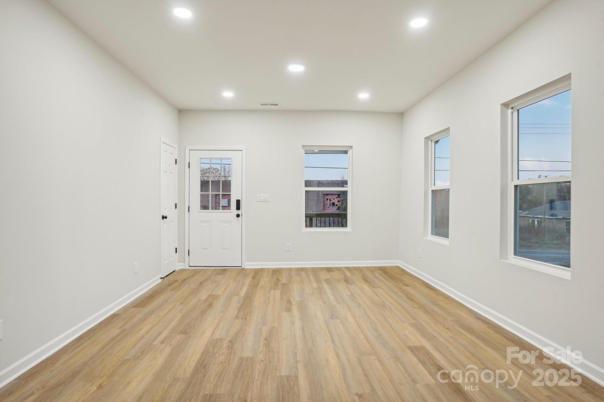 1423 Roseland Drive