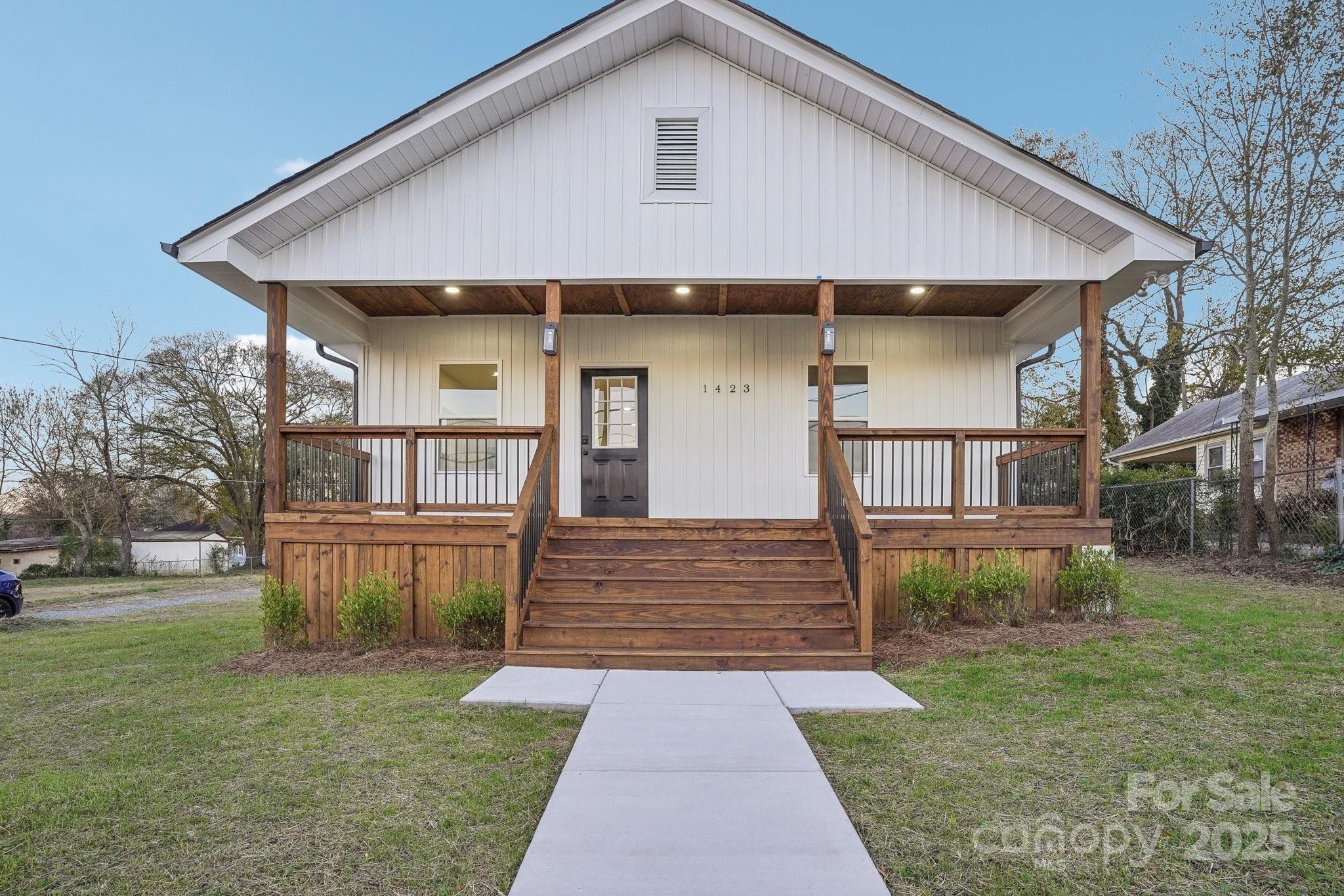 1423 Roseland Drive