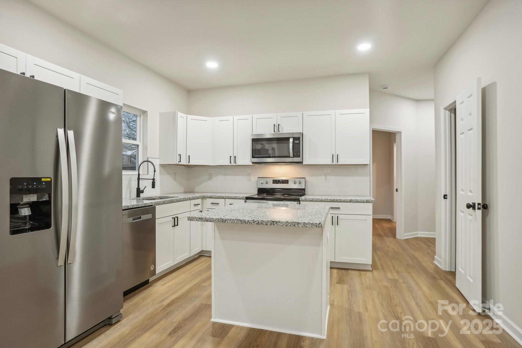 1423 Roseland Drive
