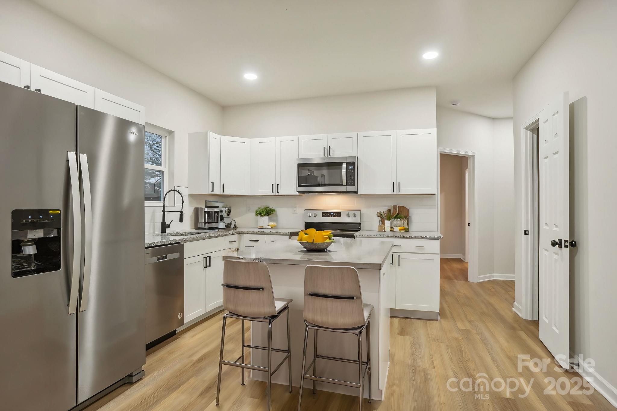 1423 Roseland Drive