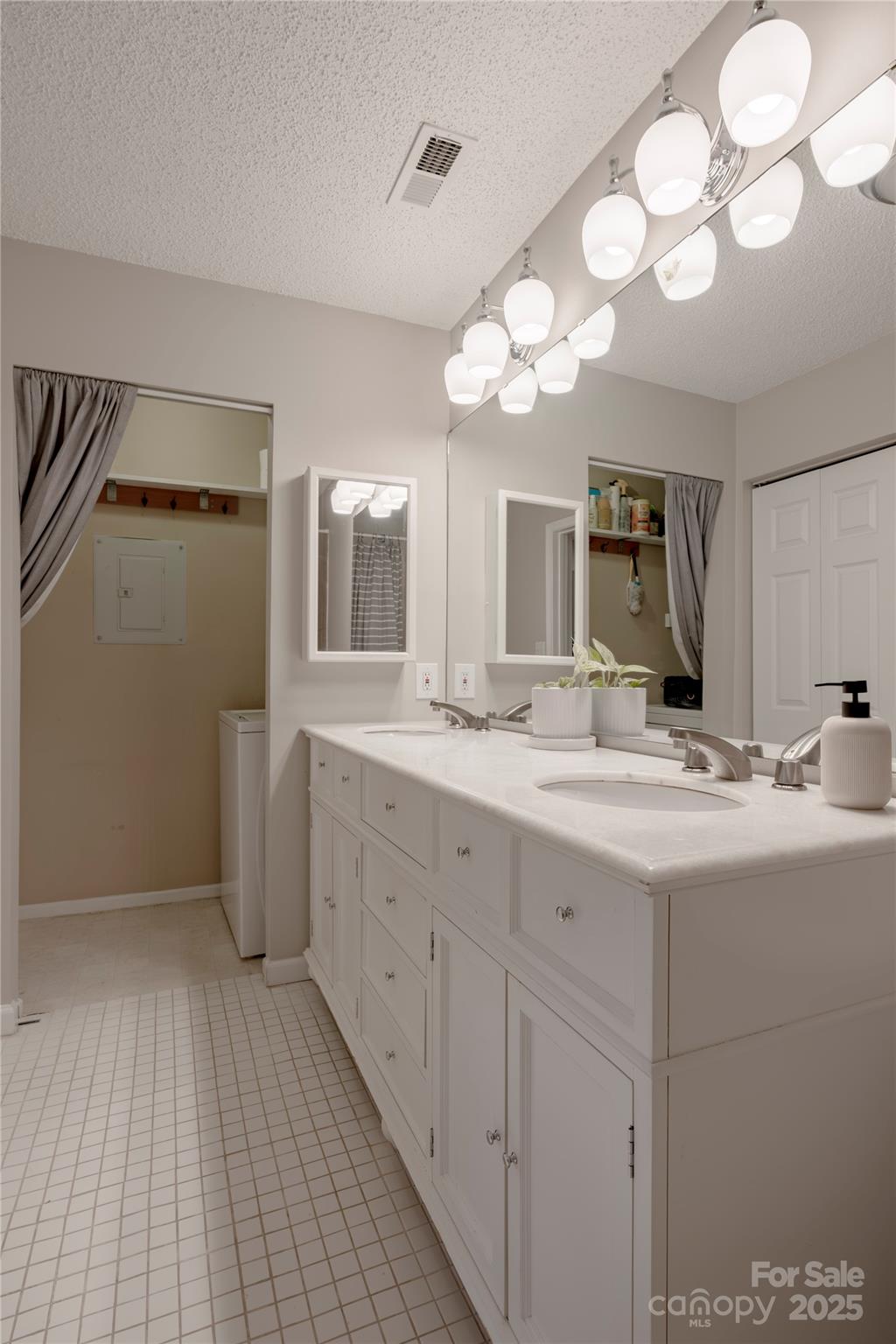 2502 Cranbrook Lane Unit: 4