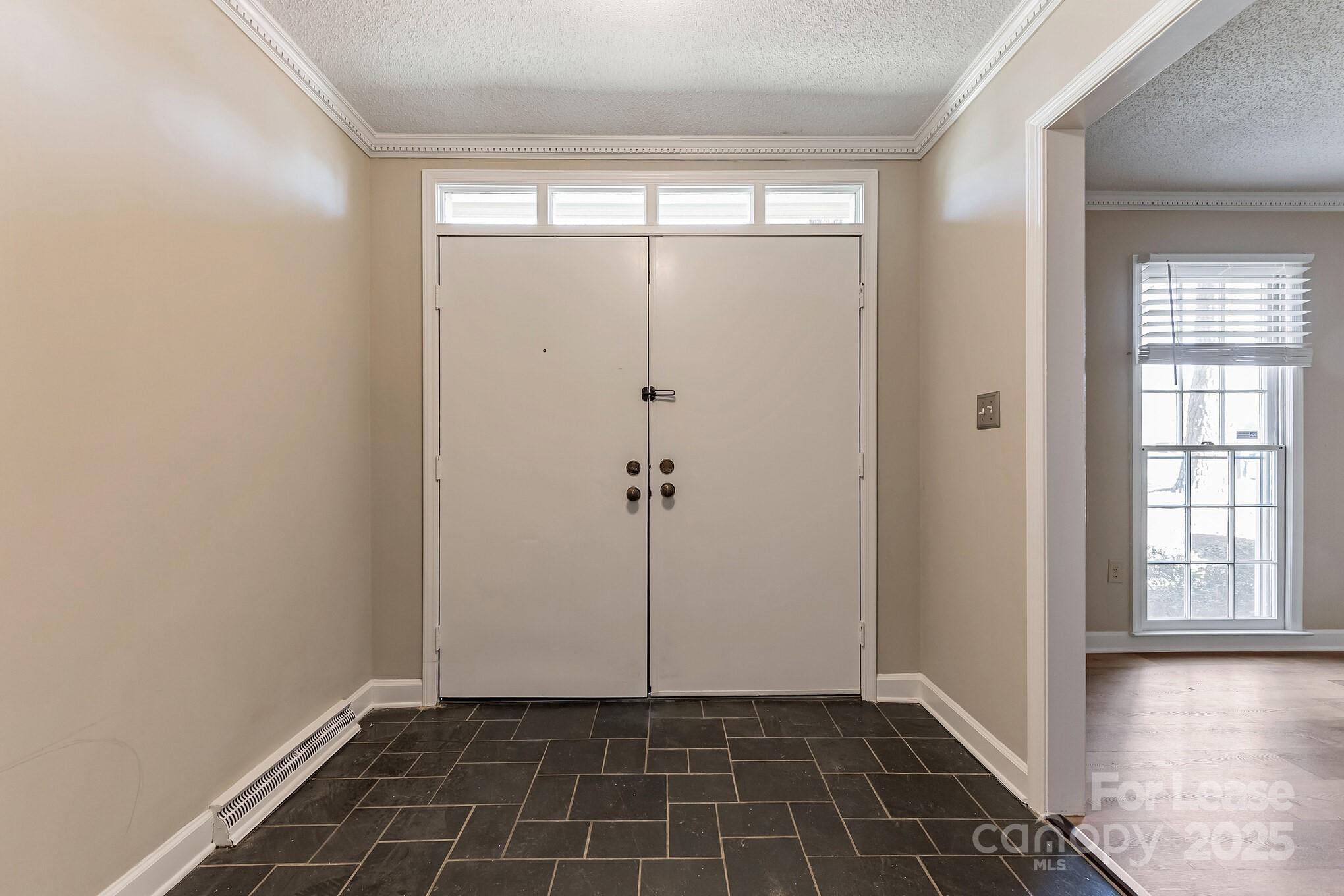 2801 Valencia Terrace