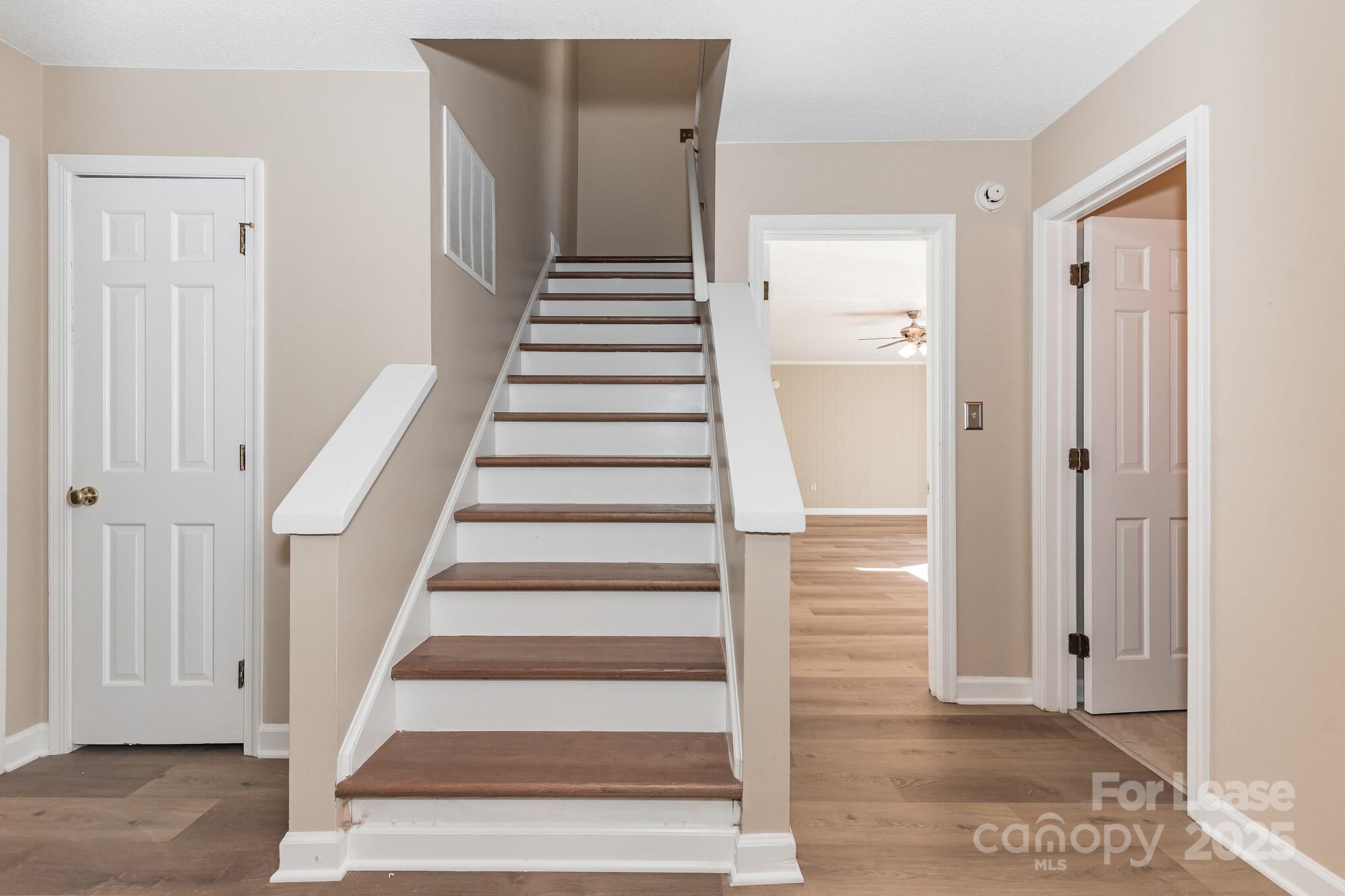 2801 Valencia Terrace