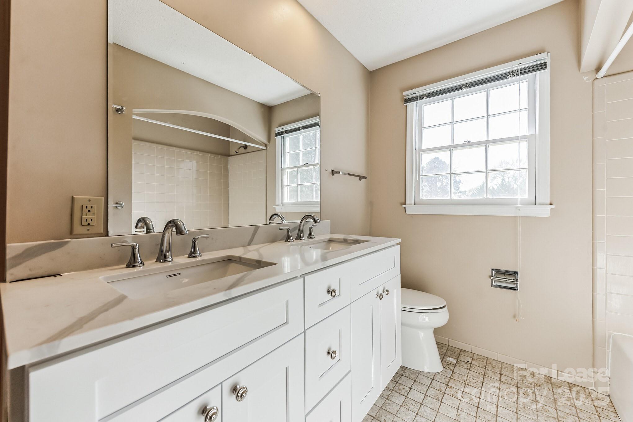 2801 Valencia Terrace