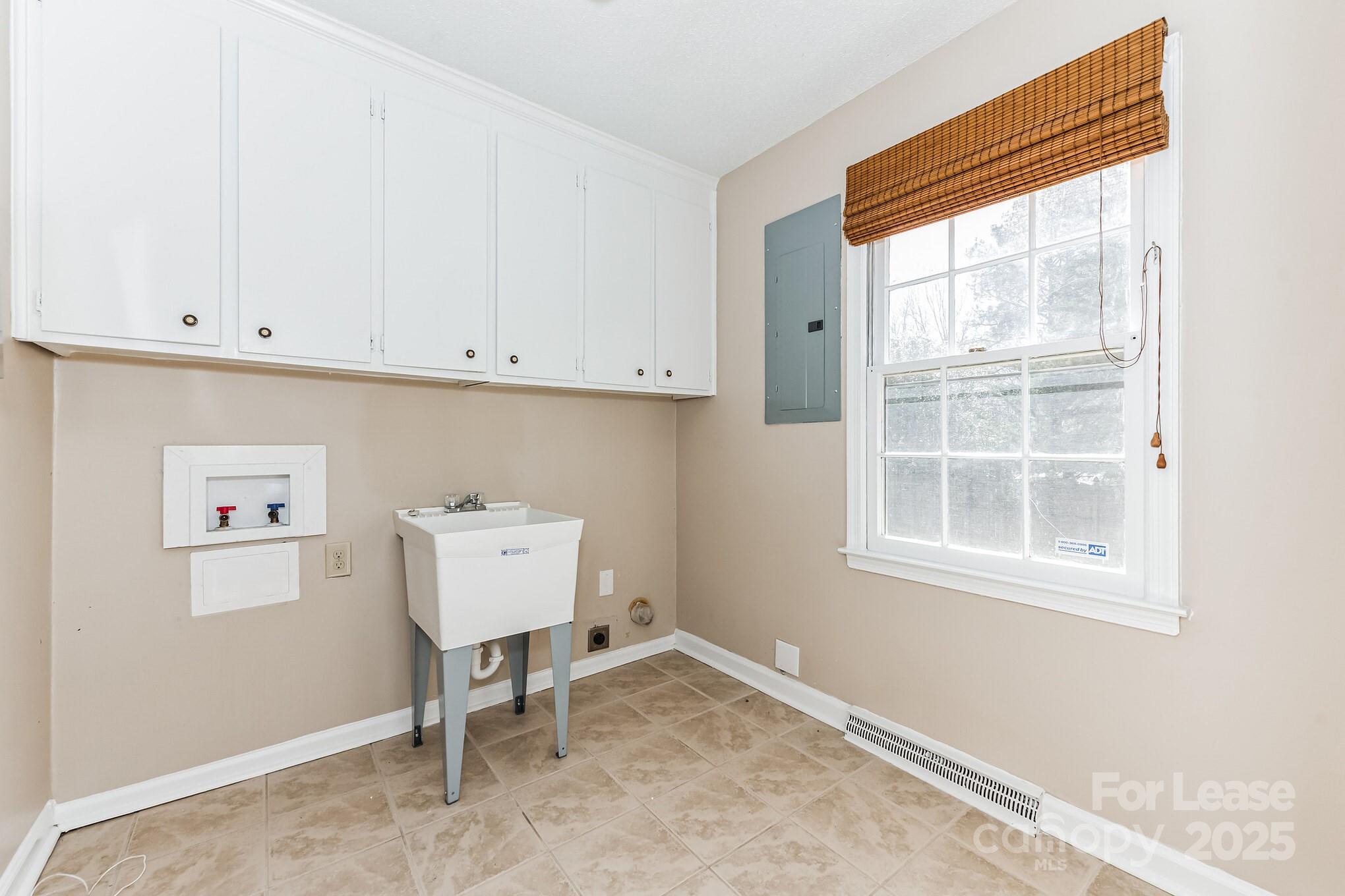 2801 Valencia Terrace