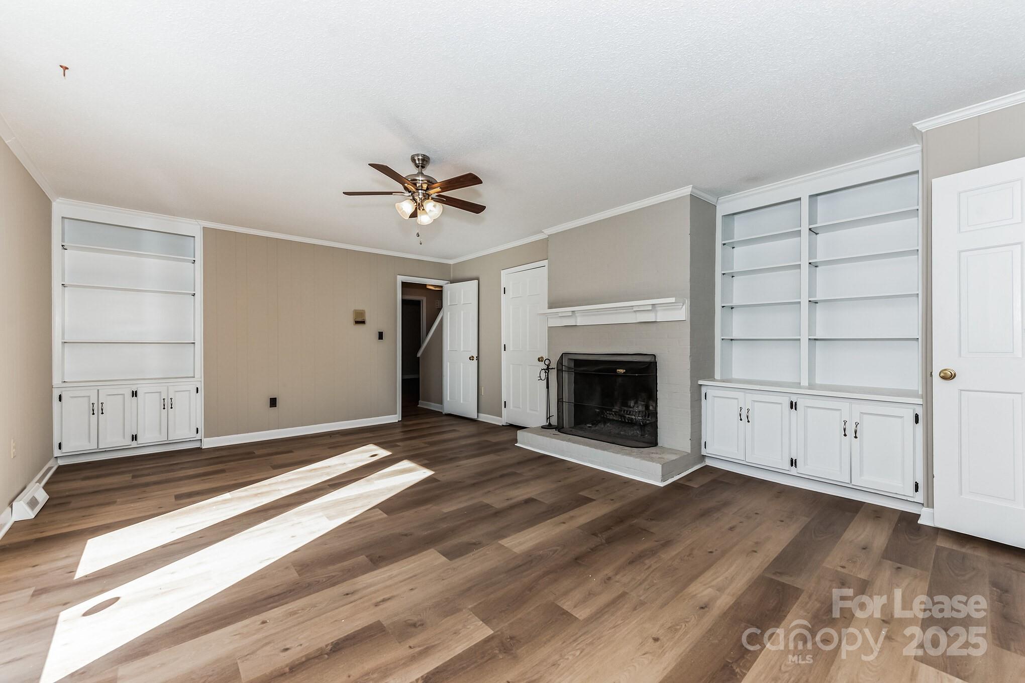 2801 Valencia Terrace