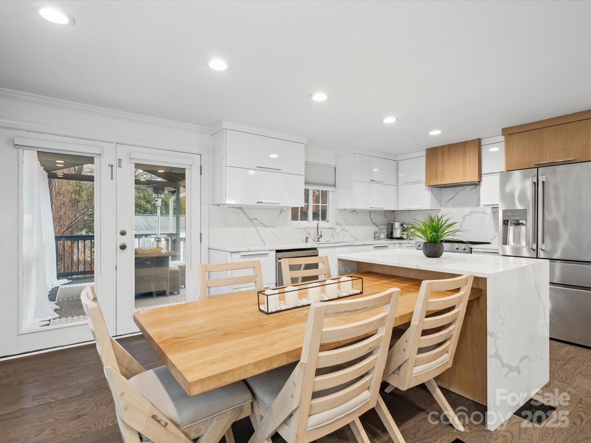 7314 Entwhistle Court