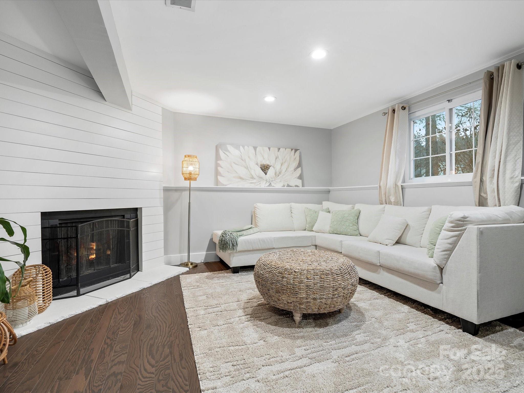 7314 Entwhistle Court