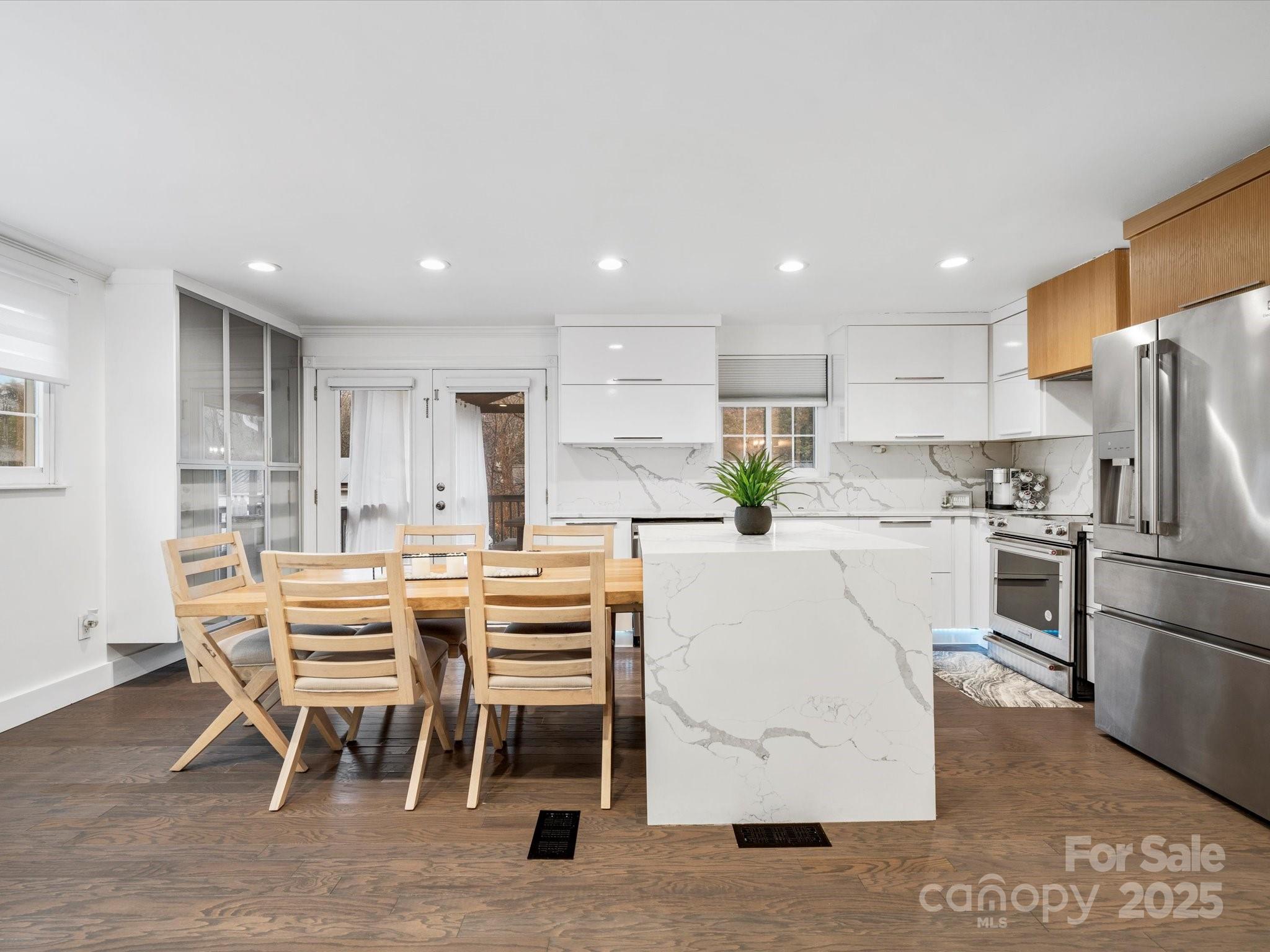 7314 Entwhistle Court