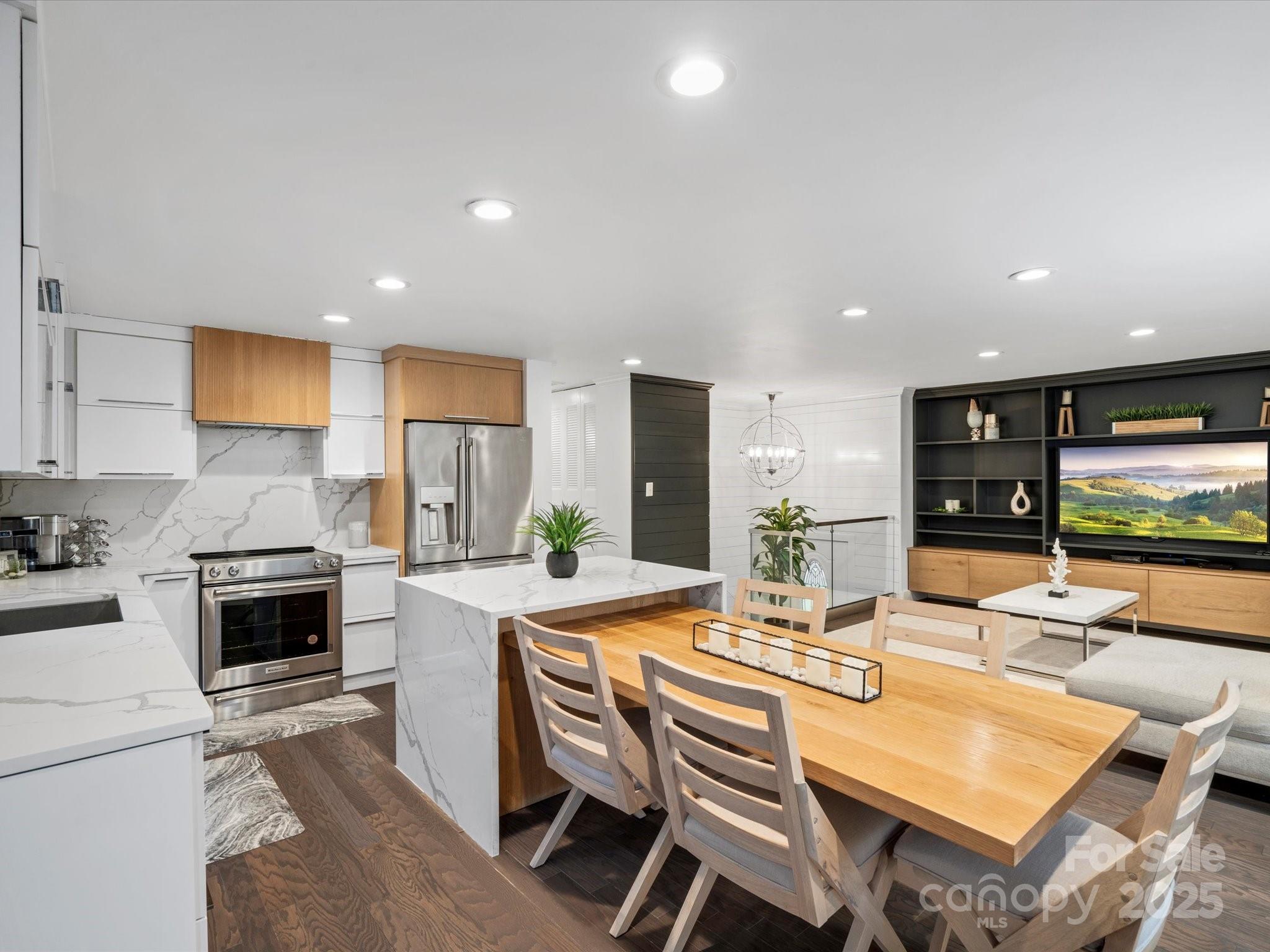 7314 Entwhistle Court