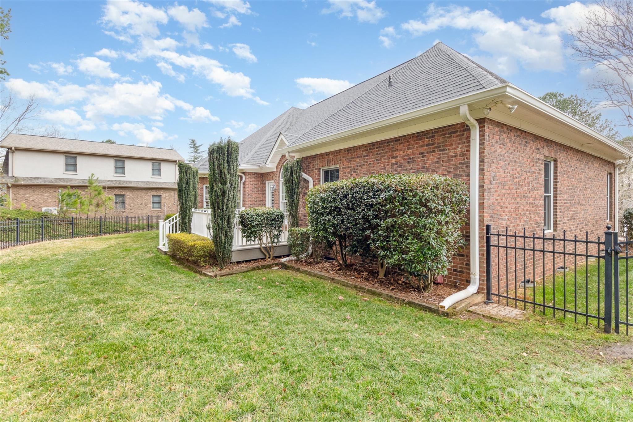 125 Whiterock Drive