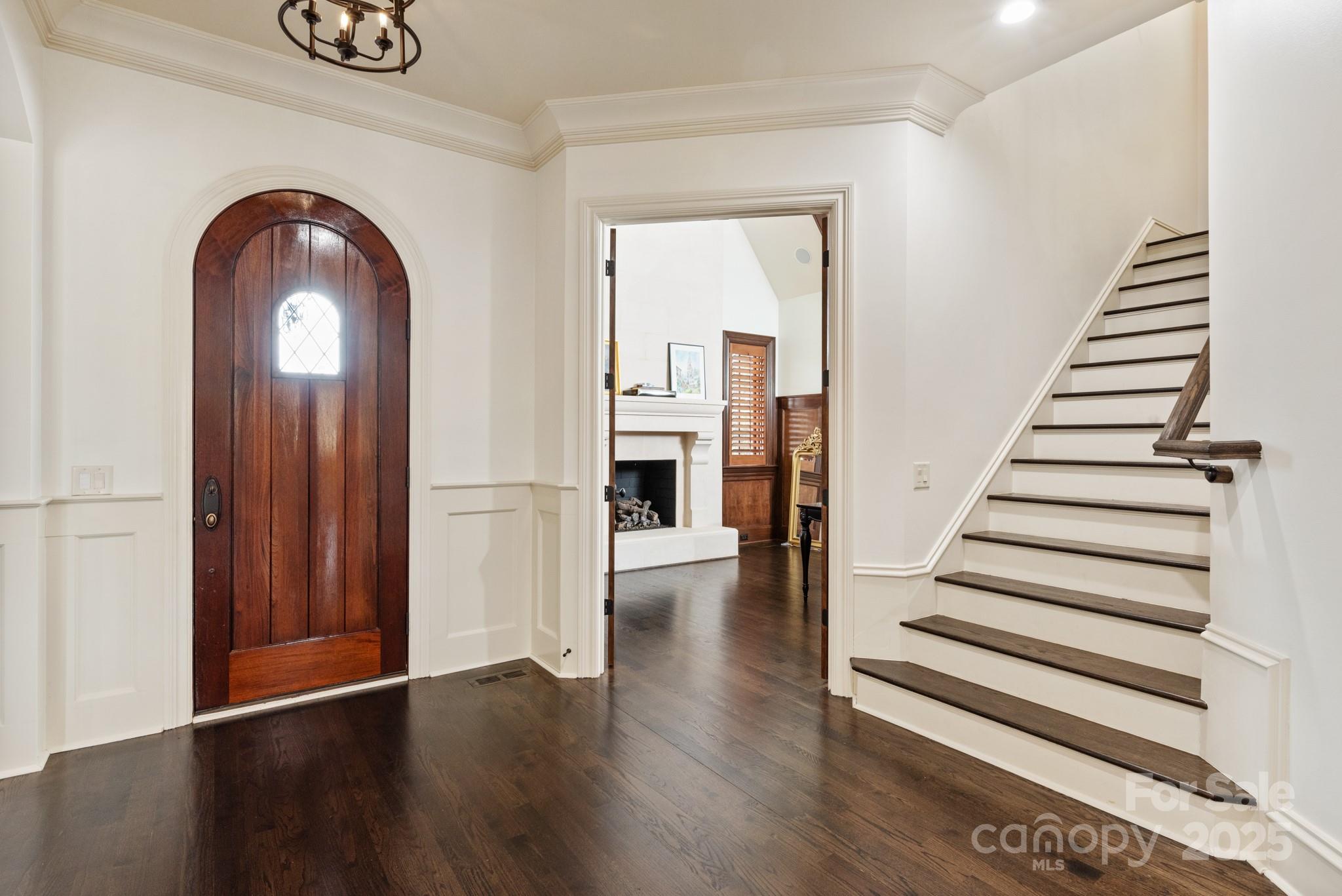 314 Royal Crescent Lane