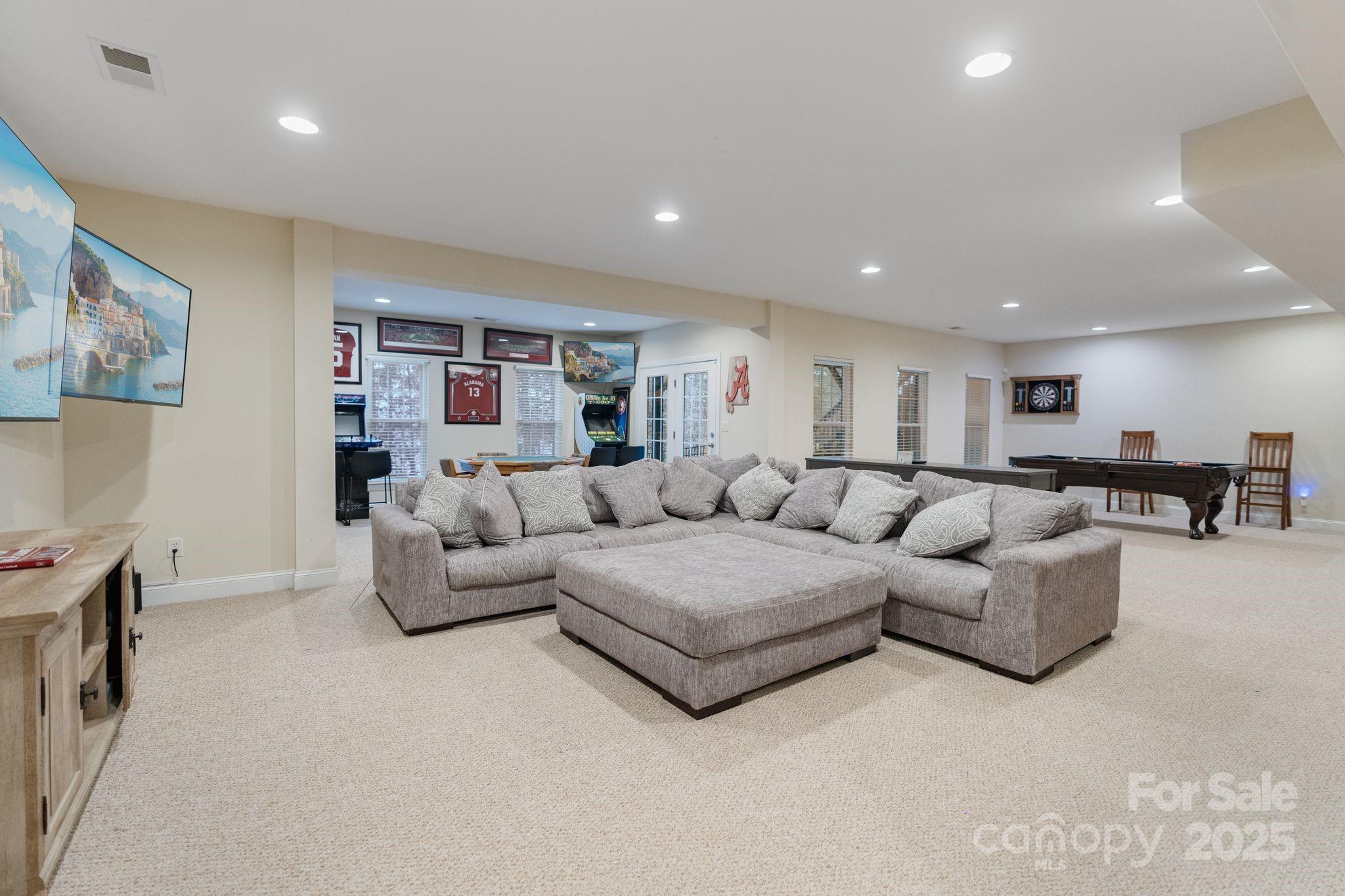 208 Woodwinds Drive