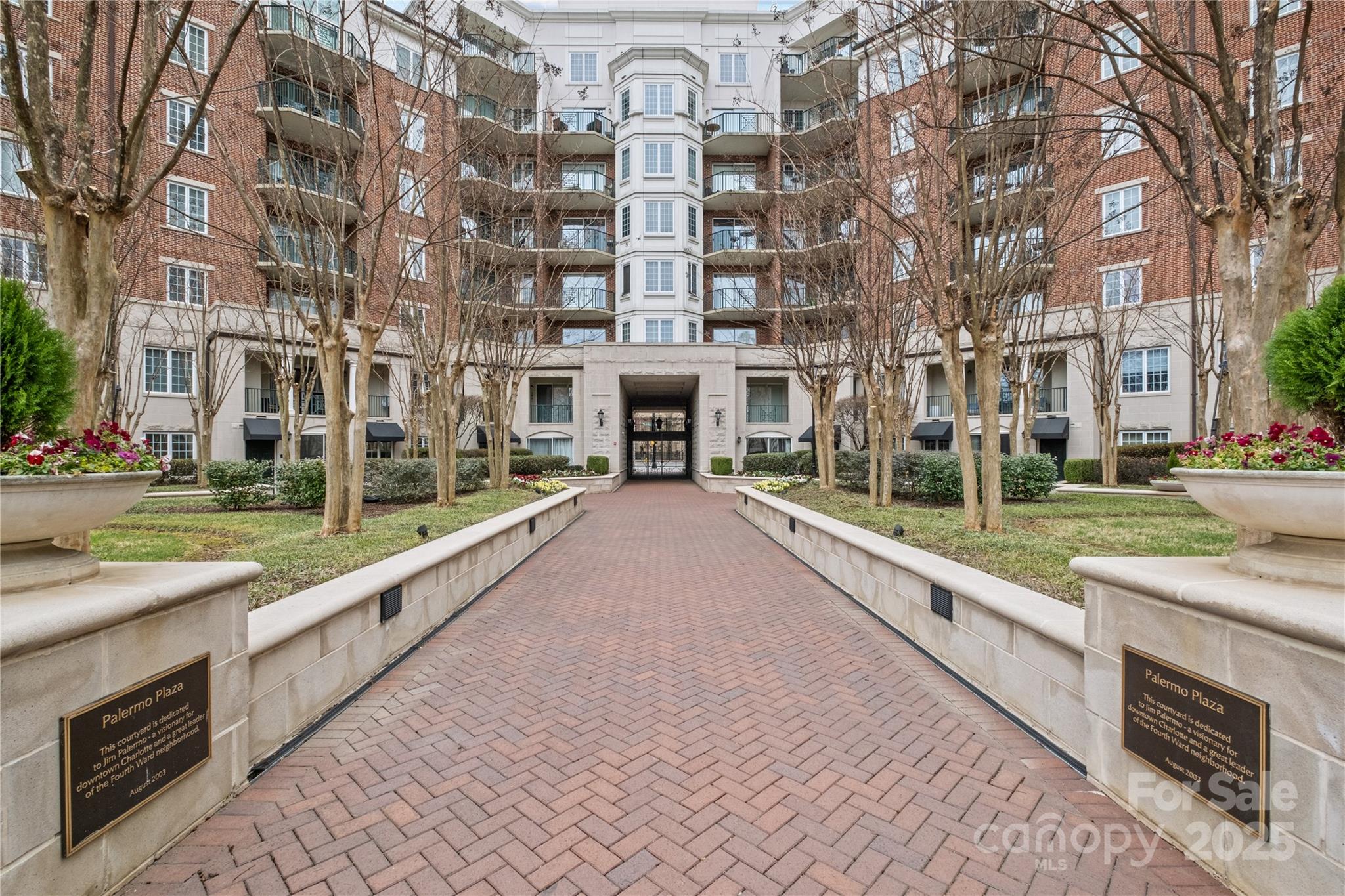 300 W 5th Street W Unit: 407