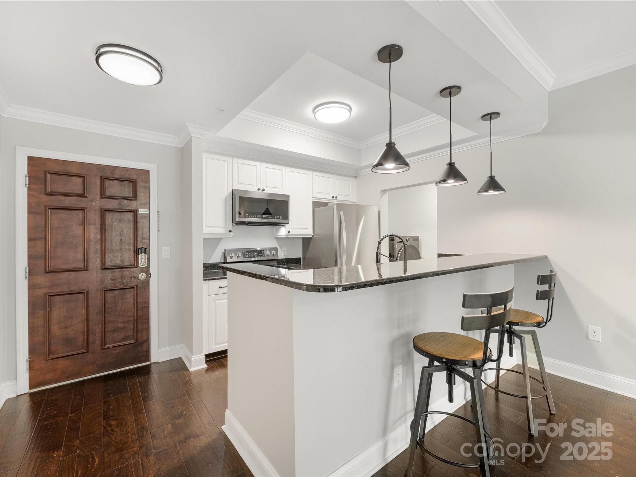 300 W 5th Street W Unit: 407