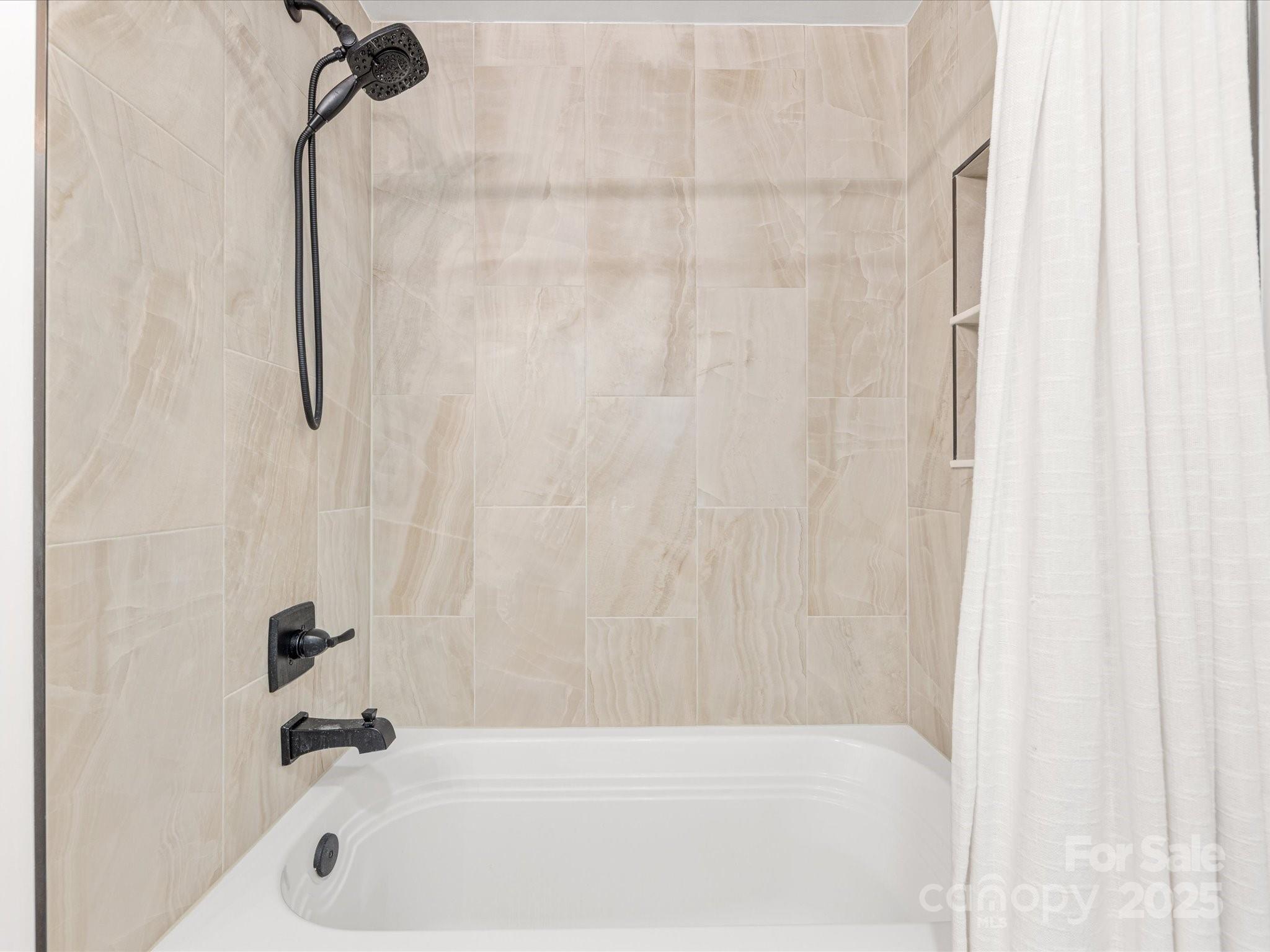 300 W 5th Street W Unit: 407