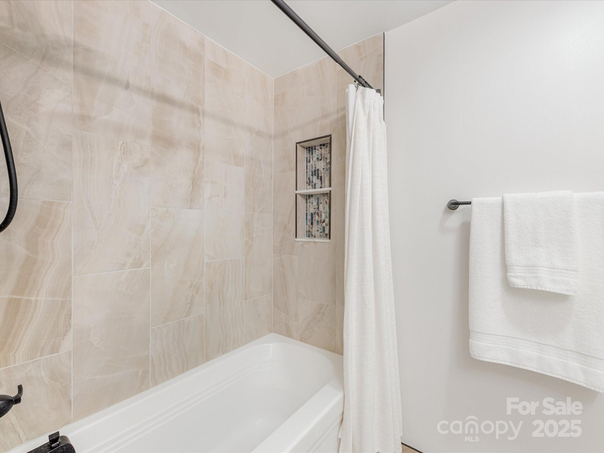 300 W 5th Street W Unit: 407