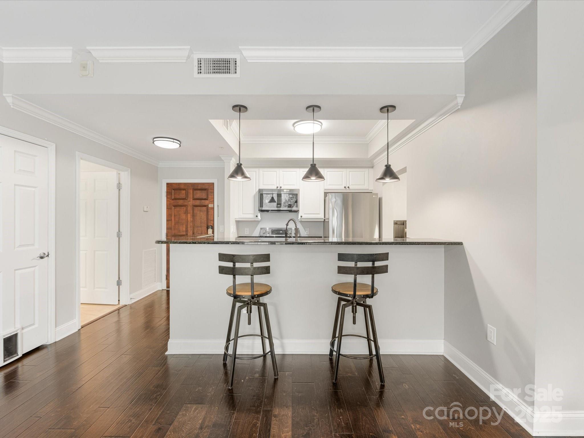300 W 5th Street W Unit: 407