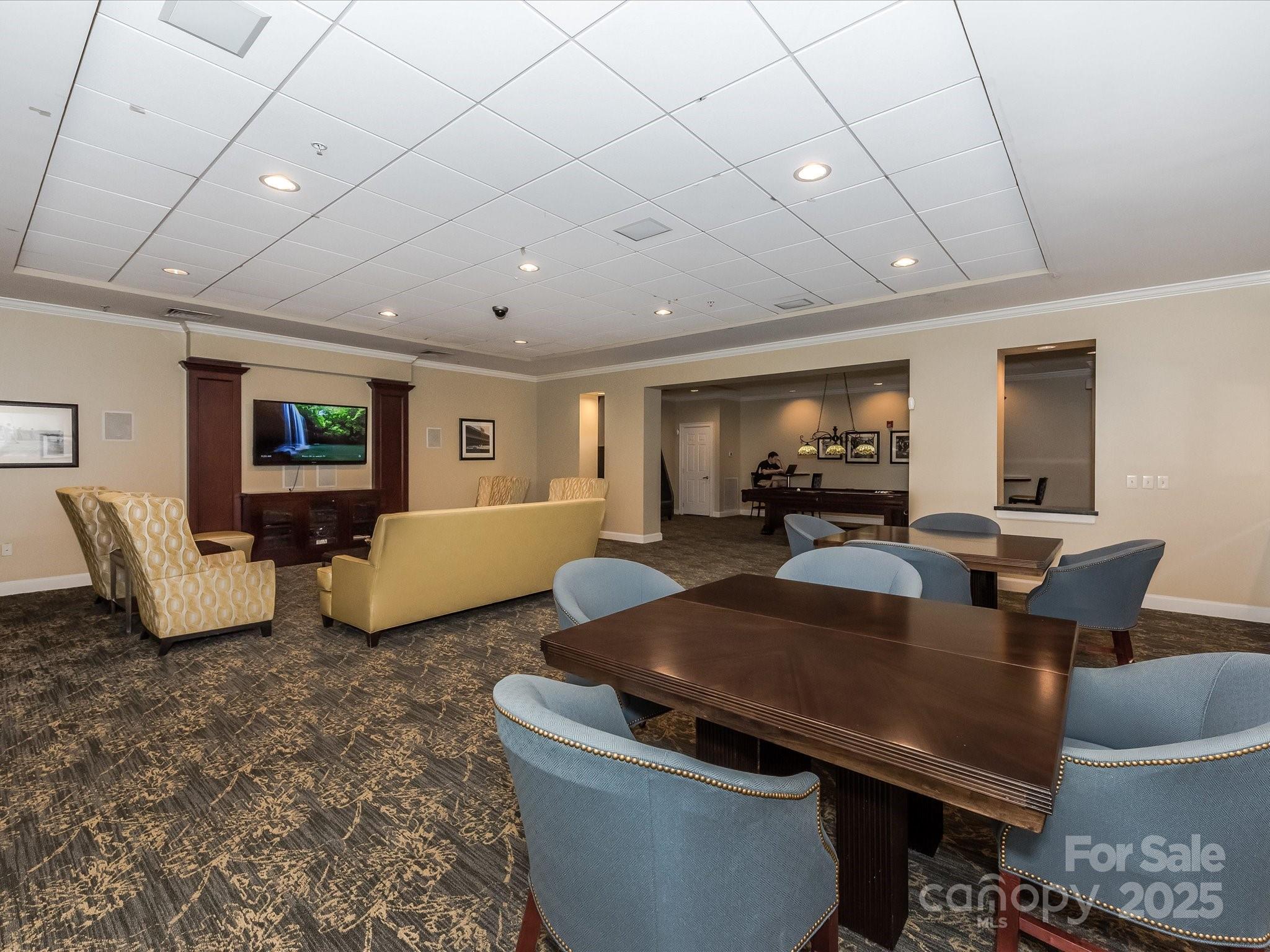 300 W 5th Street W Unit: 407