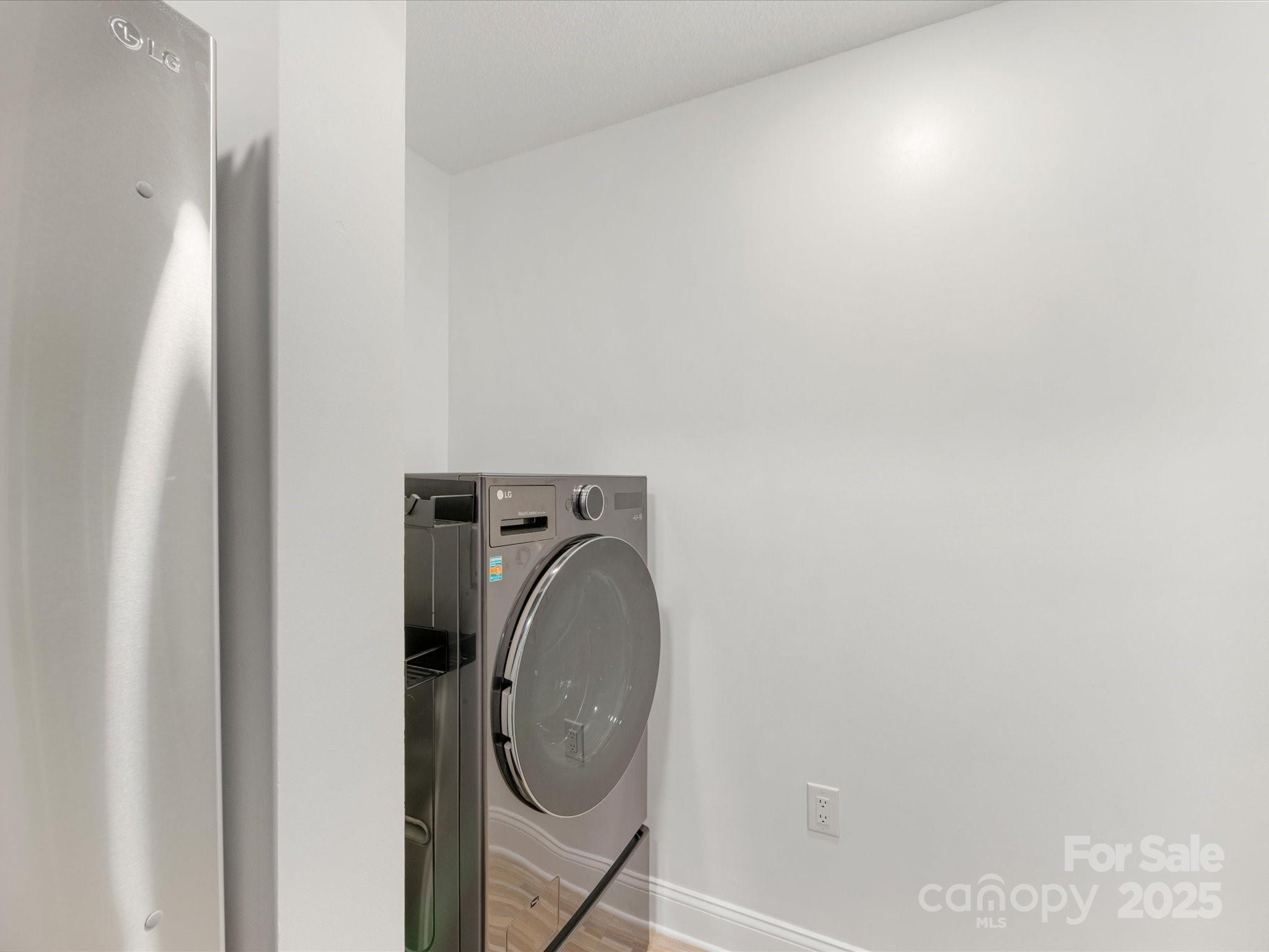 300 W 5th Street W Unit: 407