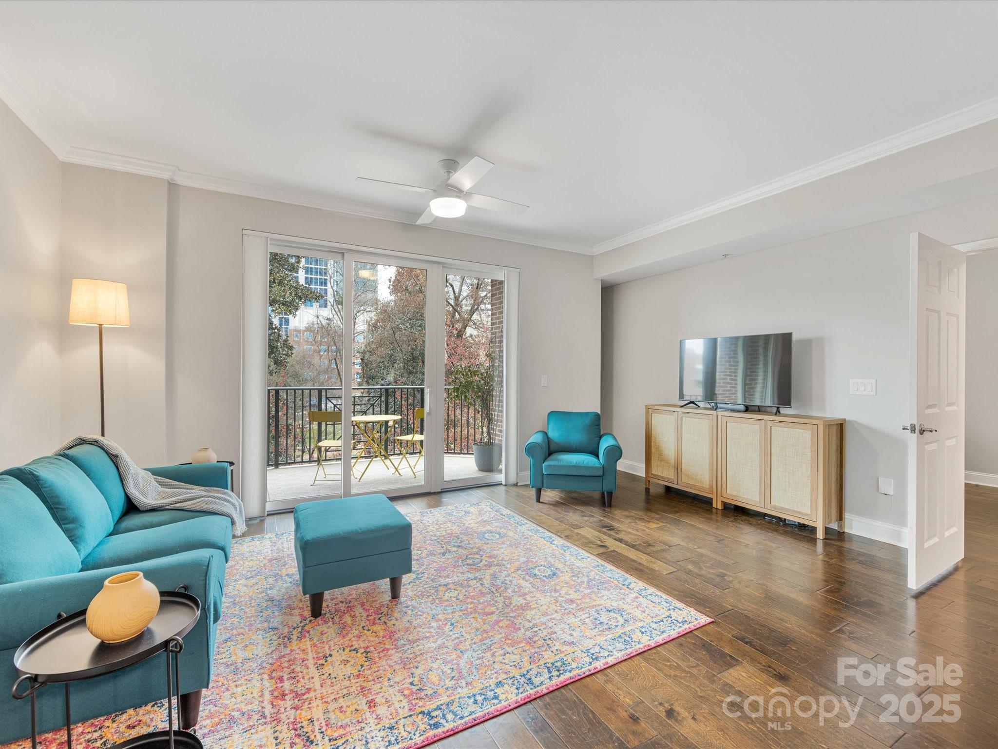 300 W 5th Street W Unit: 407