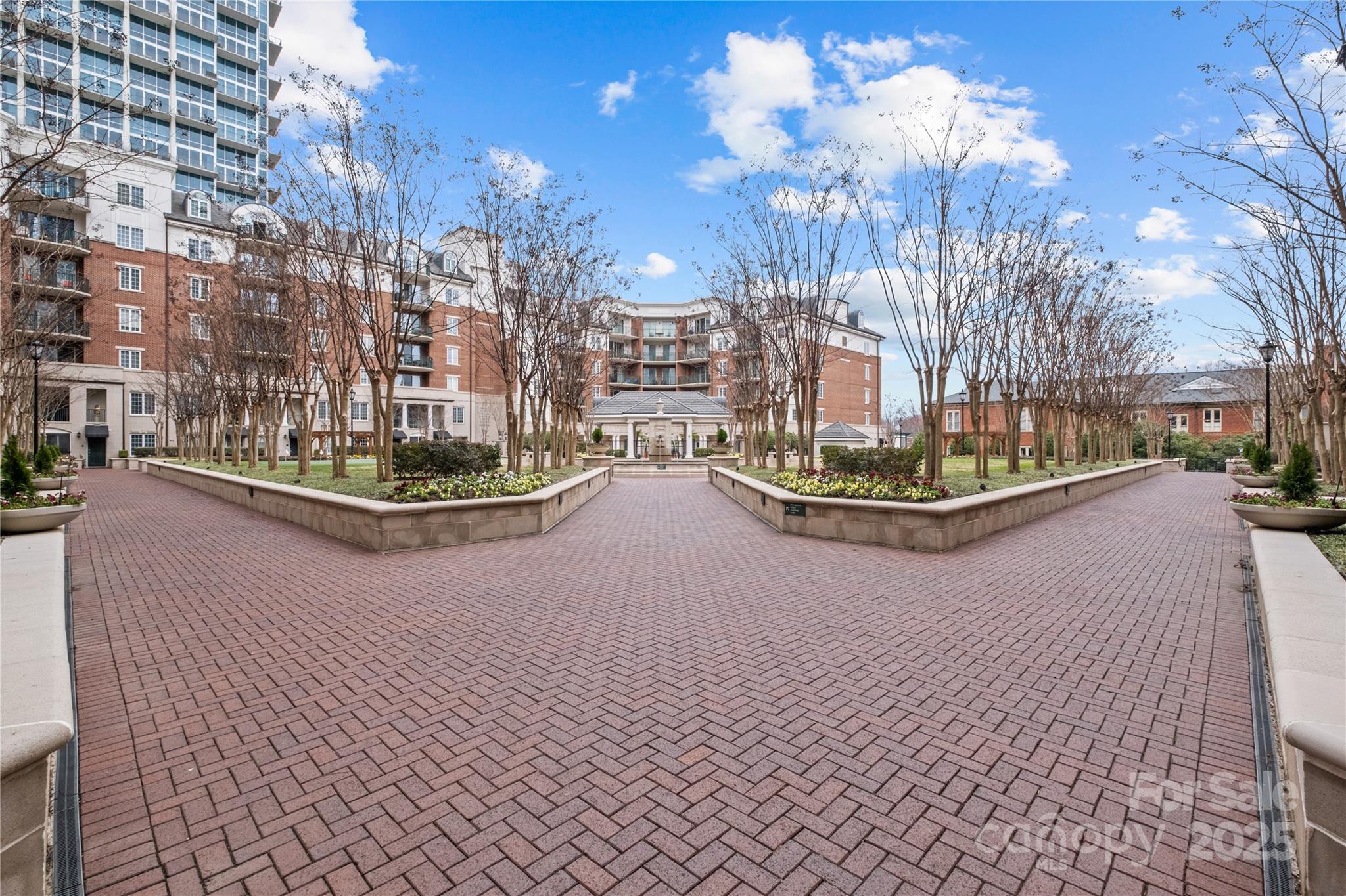 300 W 5th Street W Unit: 407