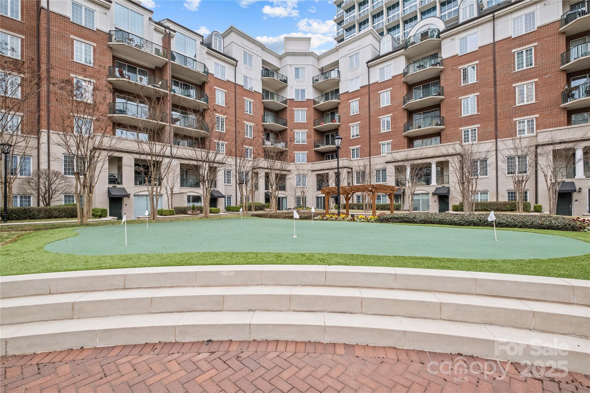 300 W 5th Street W Unit: 407
