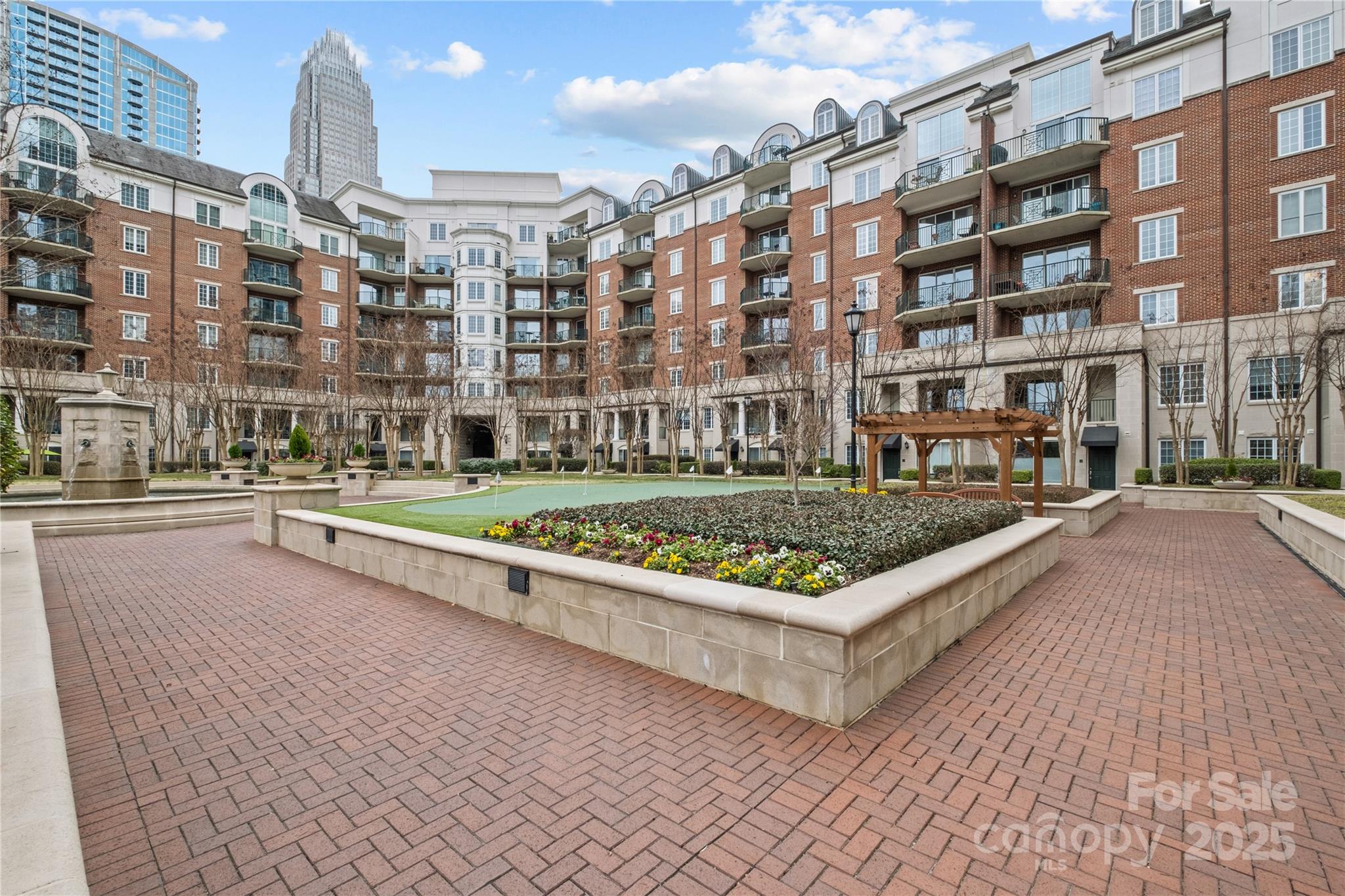 300 W 5th Street W Unit: 407