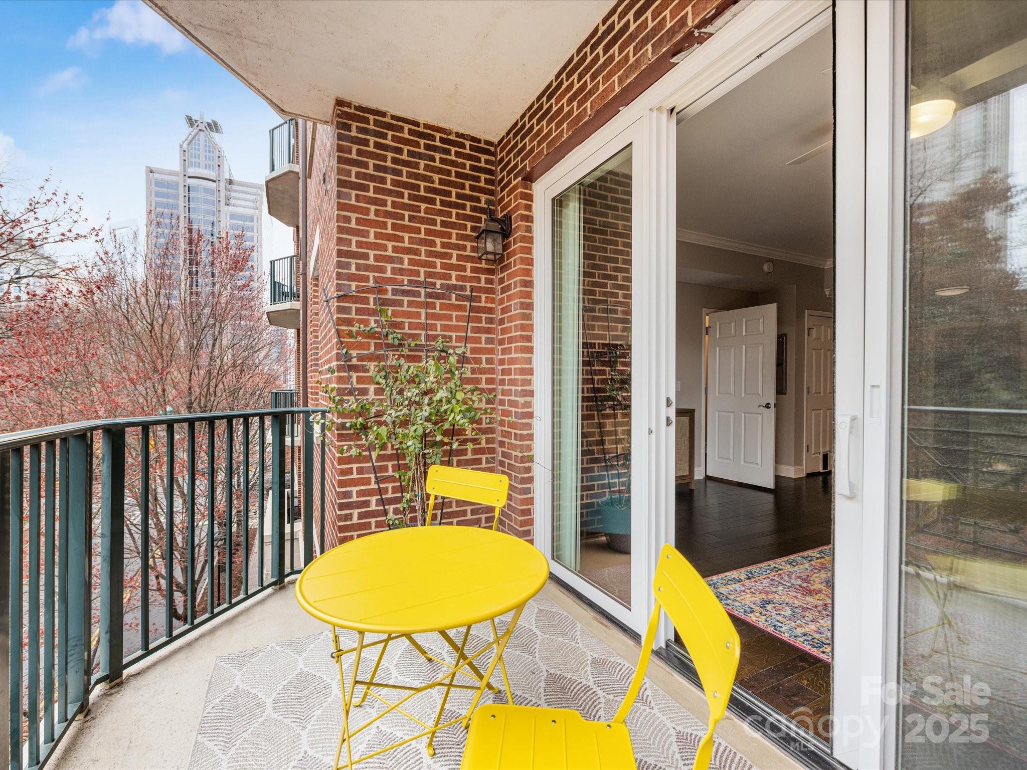 300 W 5th Street W Unit: 407