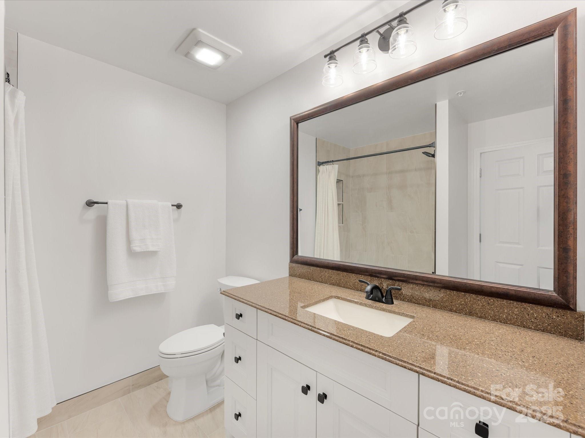 300 W 5th Street W Unit: 407