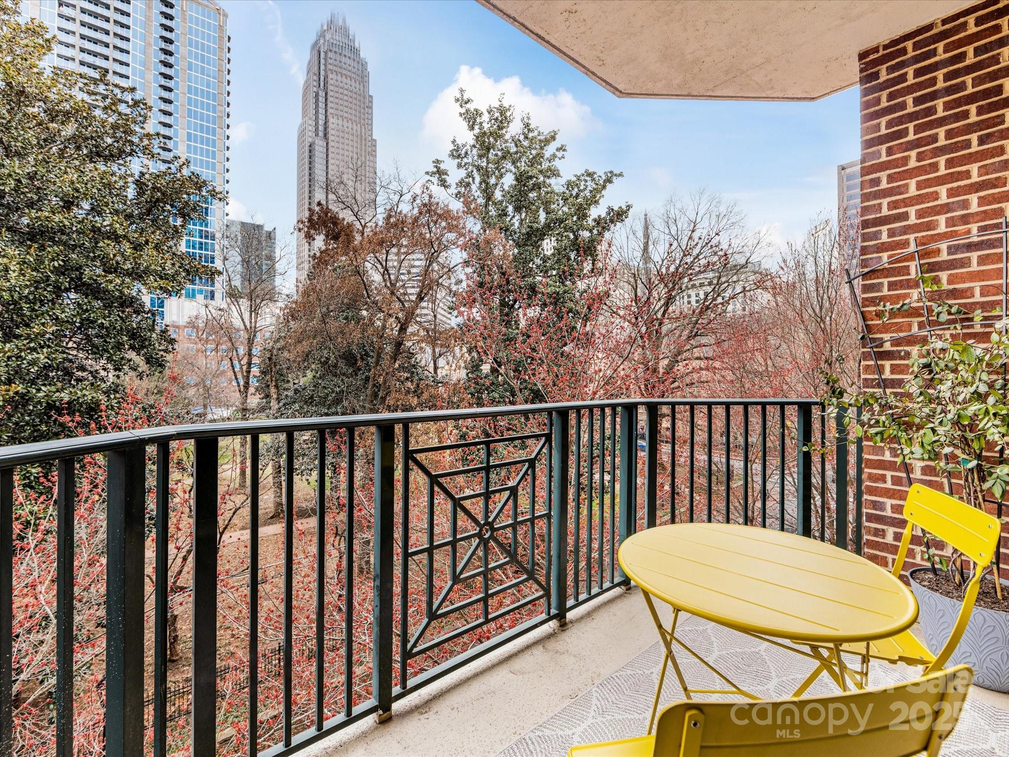 300 W 5th Street W Unit: 407