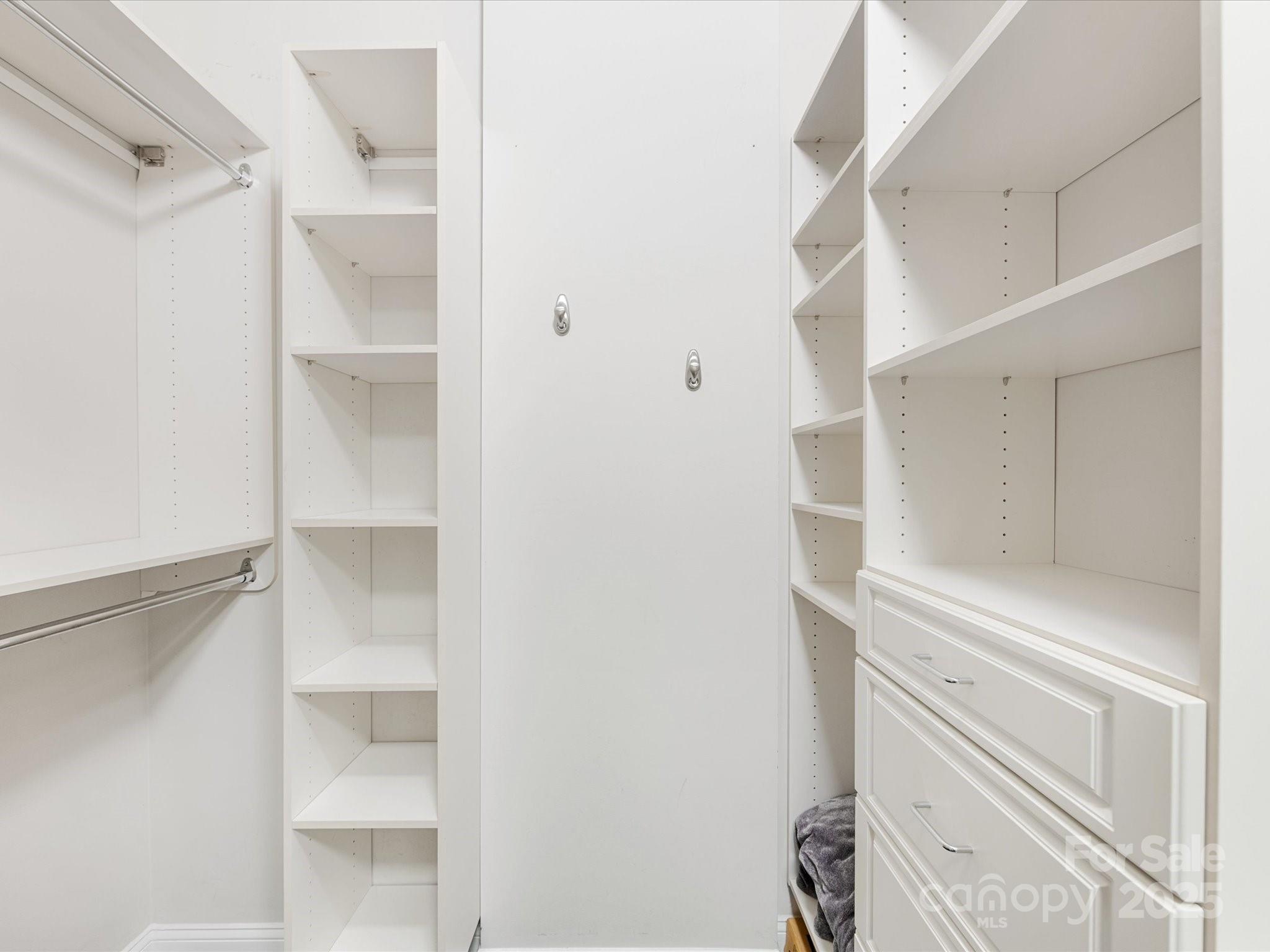 300 W 5th Street W Unit: 407