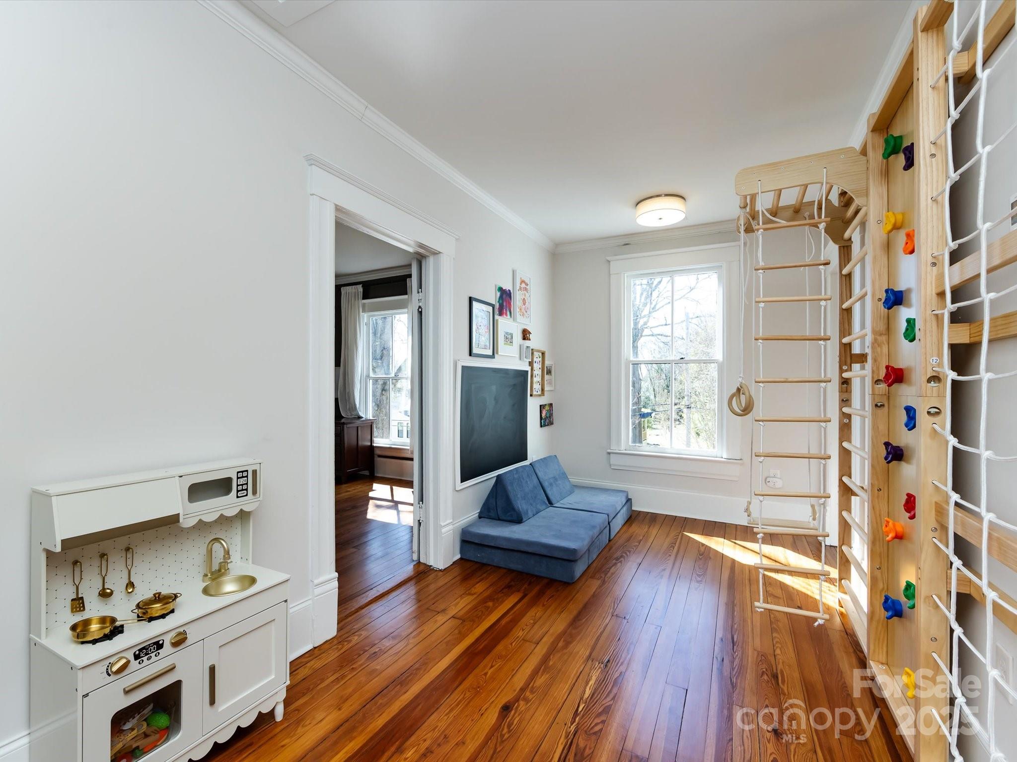 225 Marion Street