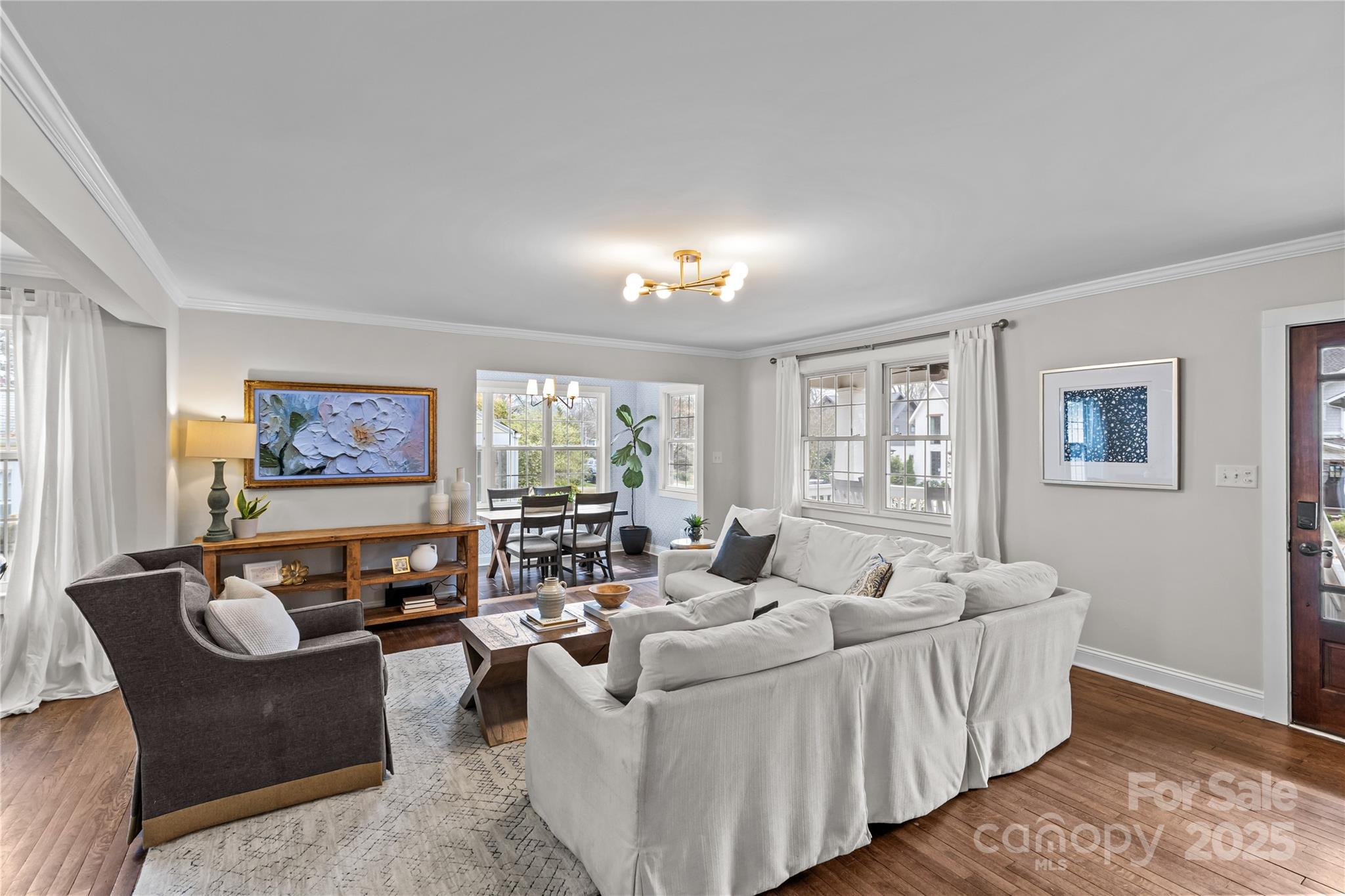 2425 Kingsbury Drive