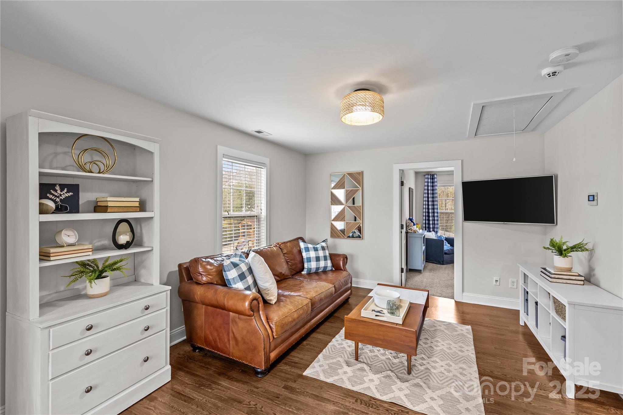 2425 Kingsbury Drive