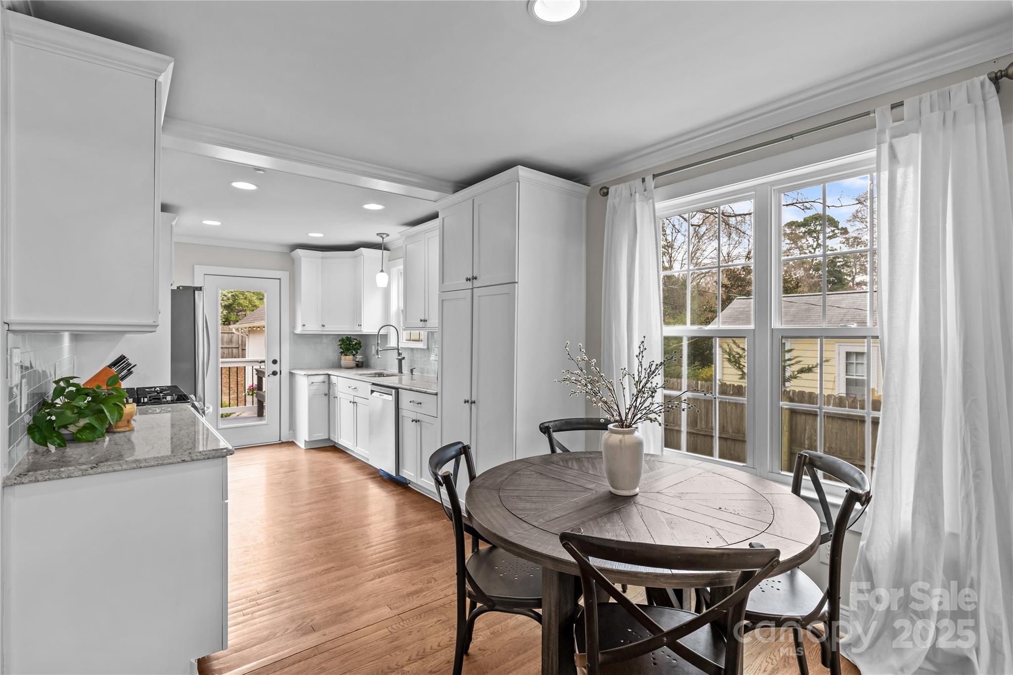 2425 Kingsbury Drive