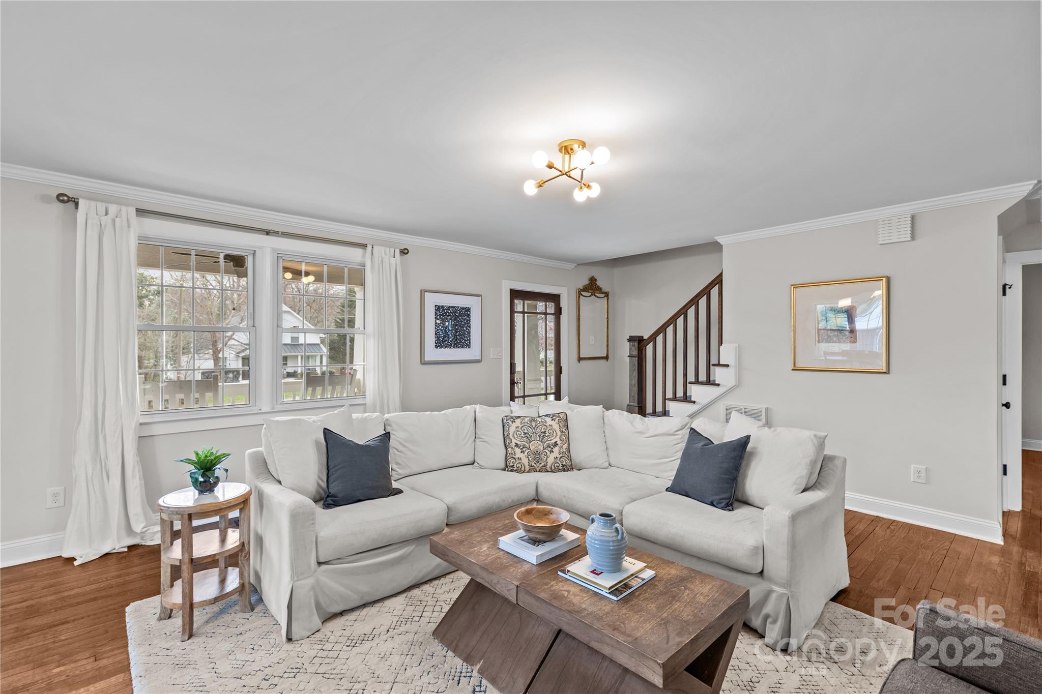 2425 Kingsbury Drive