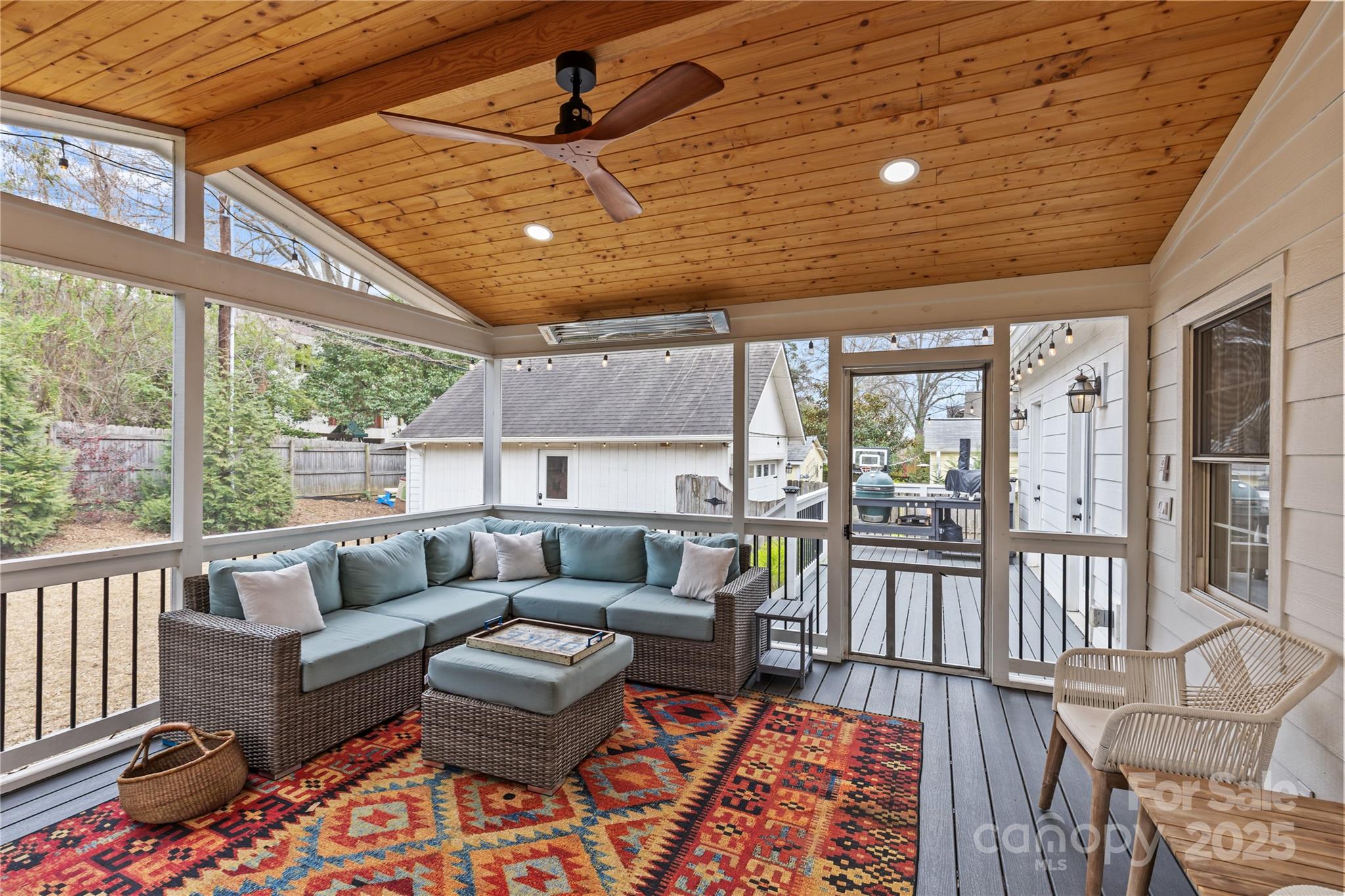 2425 Kingsbury Drive