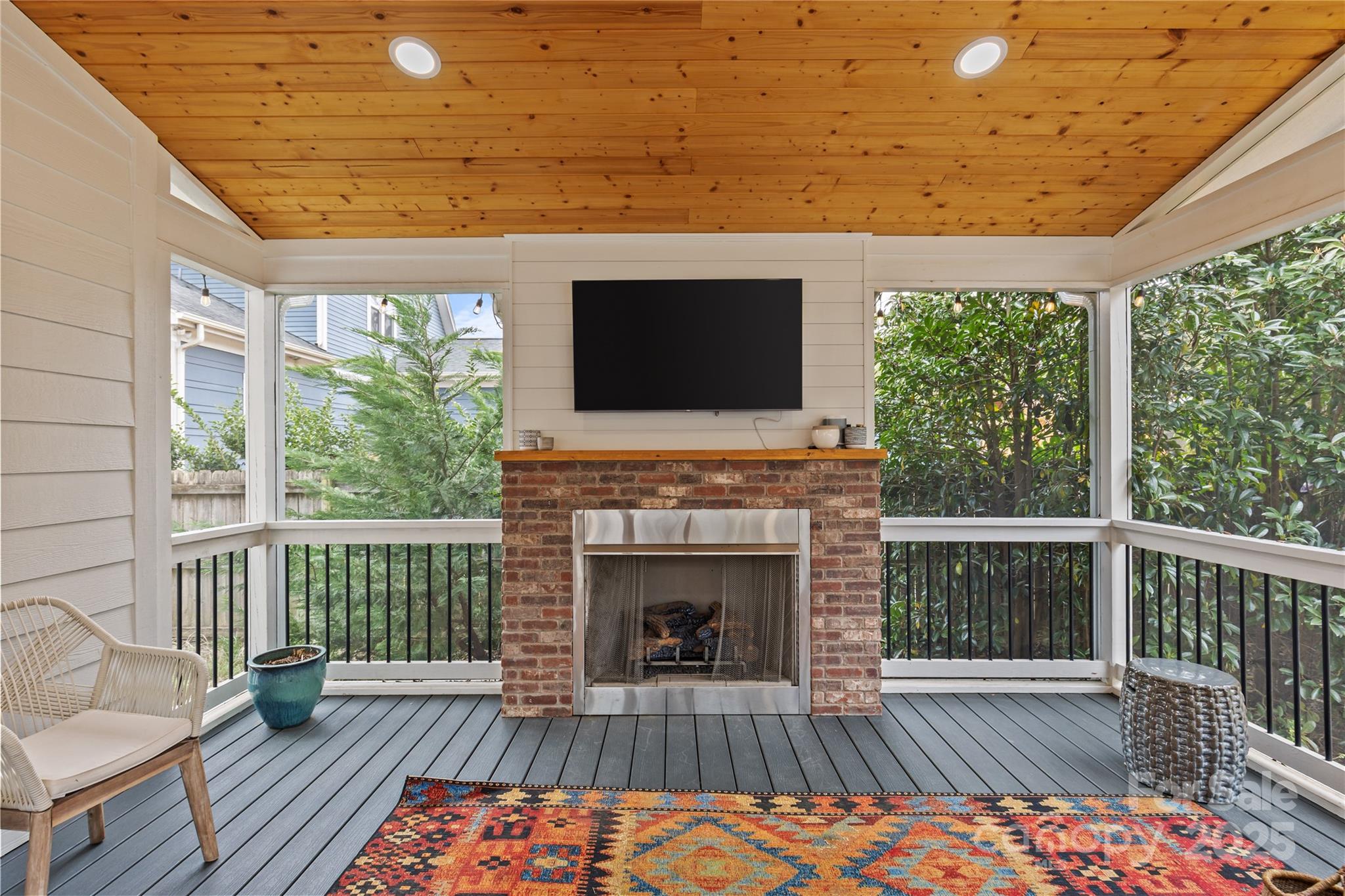 2425 Kingsbury Drive