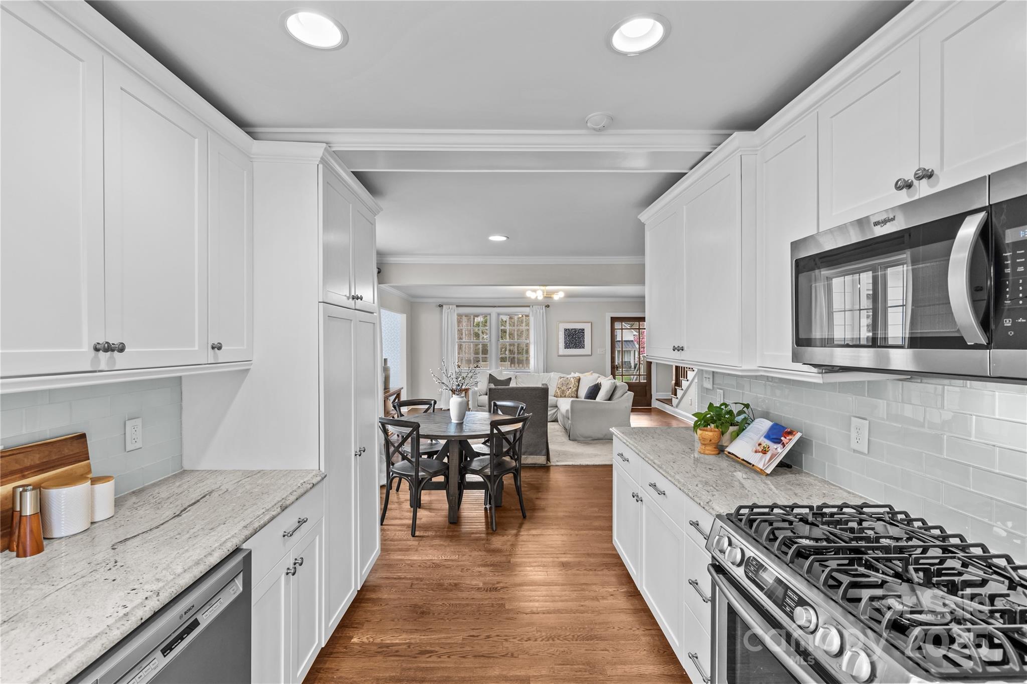 2425 Kingsbury Drive