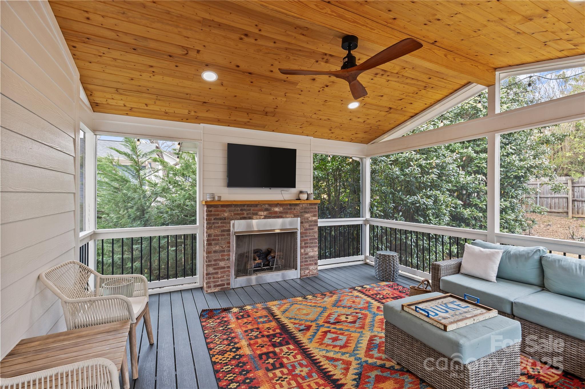 2425 Kingsbury Drive