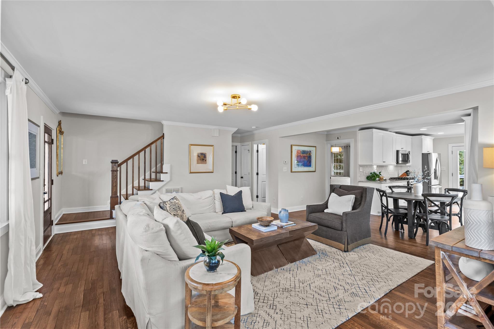 2425 Kingsbury Drive