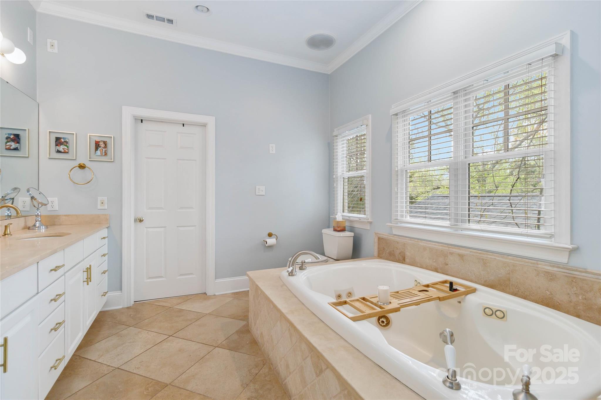 1921 Brandon Circle