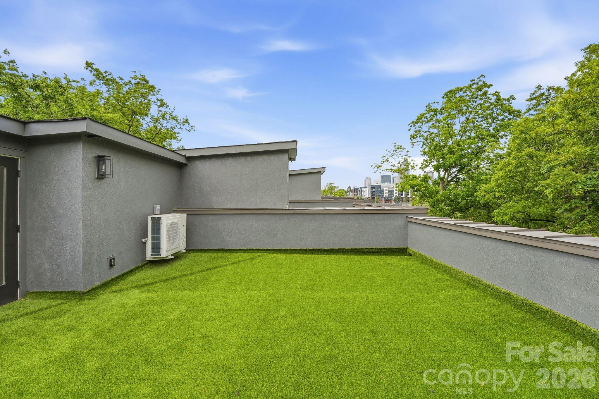 604 E 16th Street